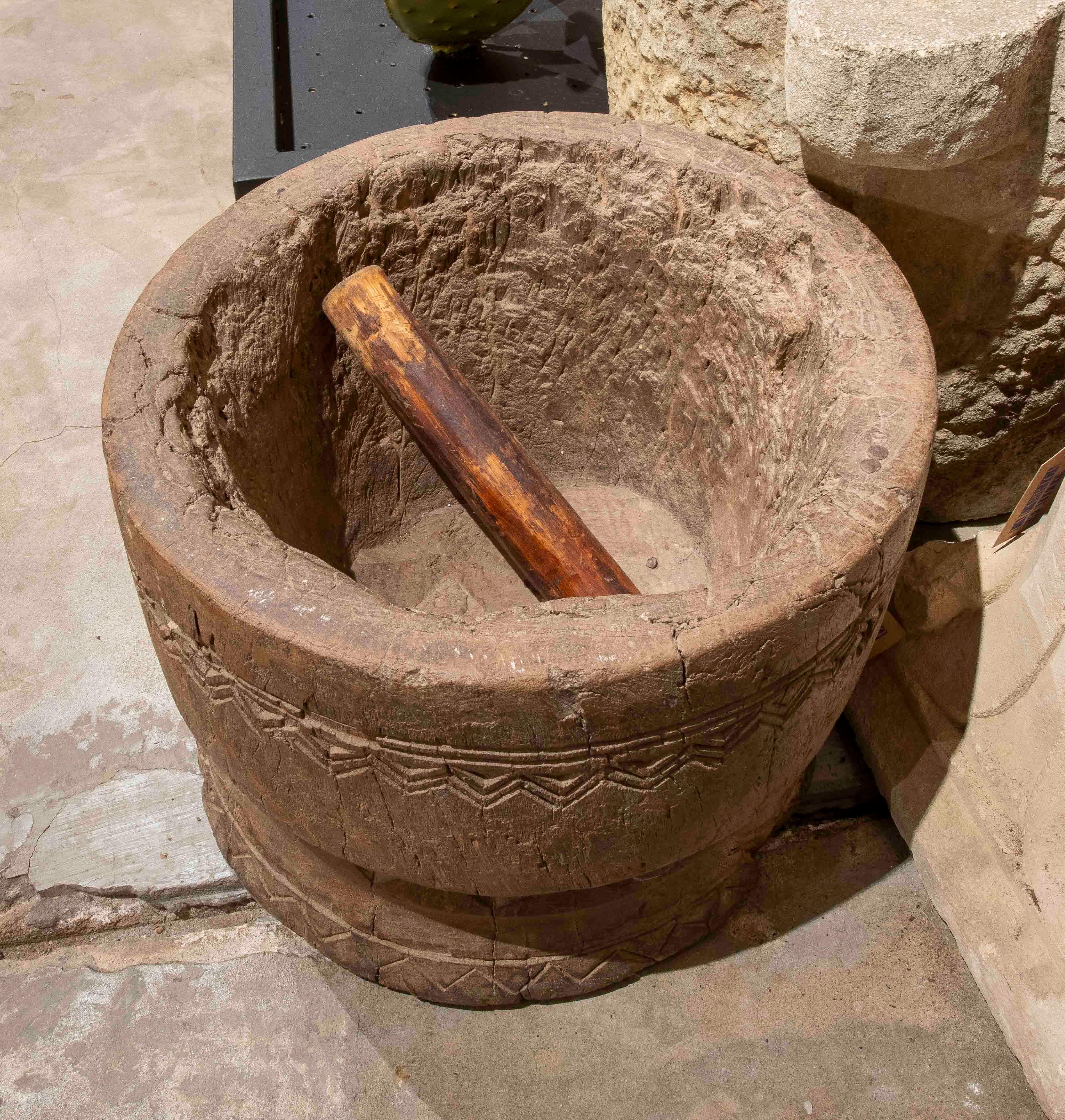 1950er Jahre Antiker handgeschnitzter Holzmörser im Angebot 1