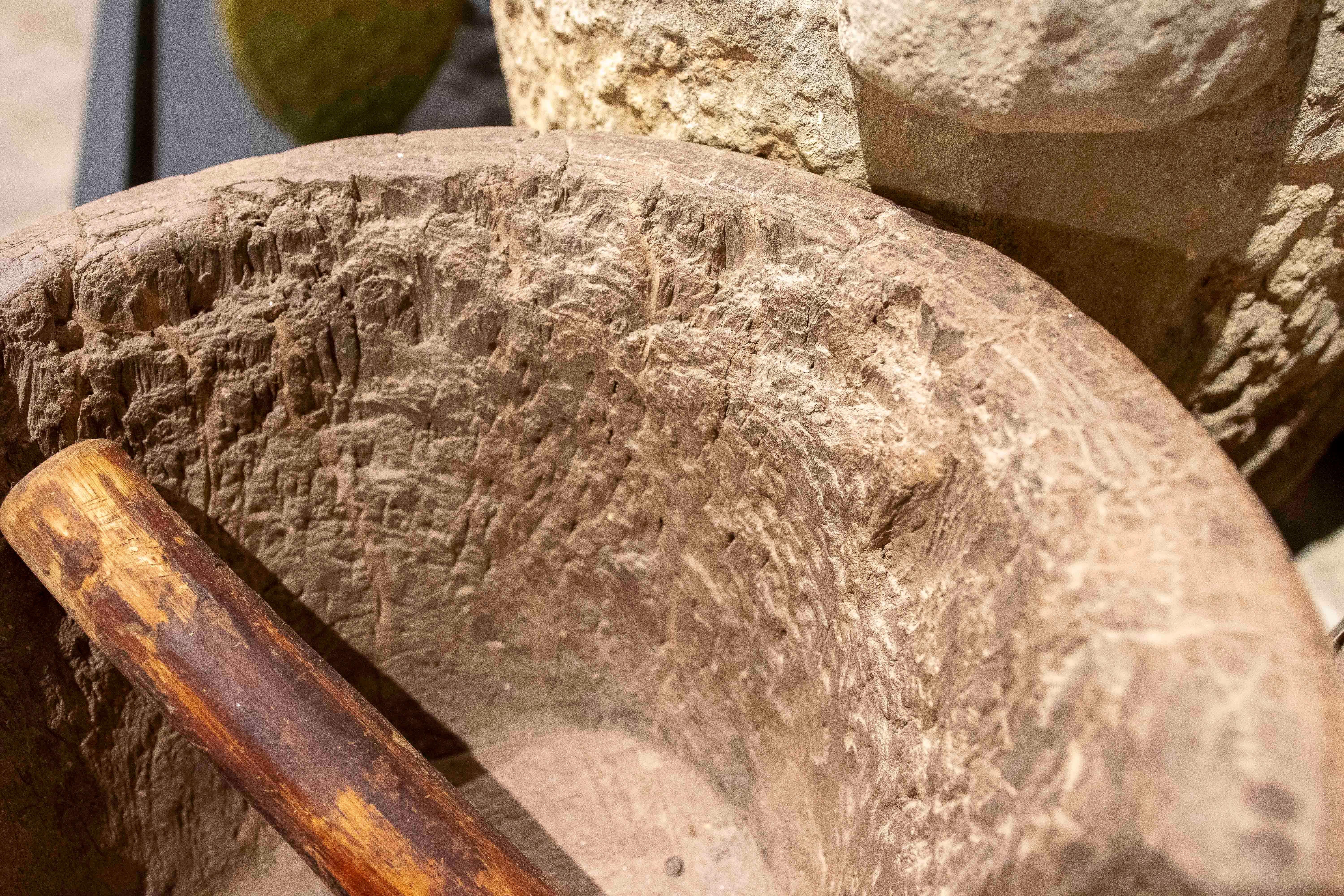 1950er Jahre Antiker handgeschnitzter Holzmörser im Angebot 3