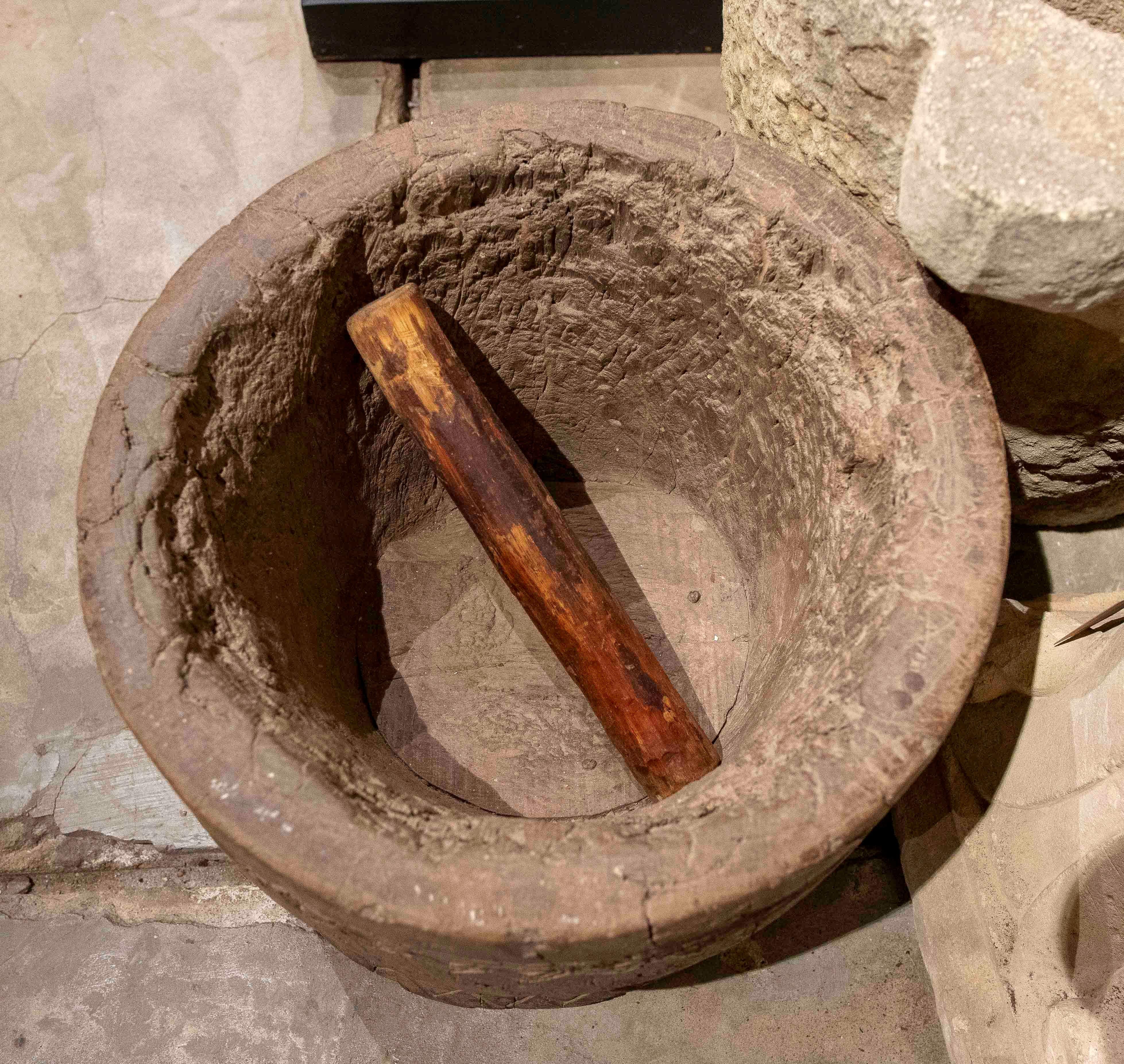 1950er Jahre Antiker handgeschnitzter Holzmörser im Angebot 4