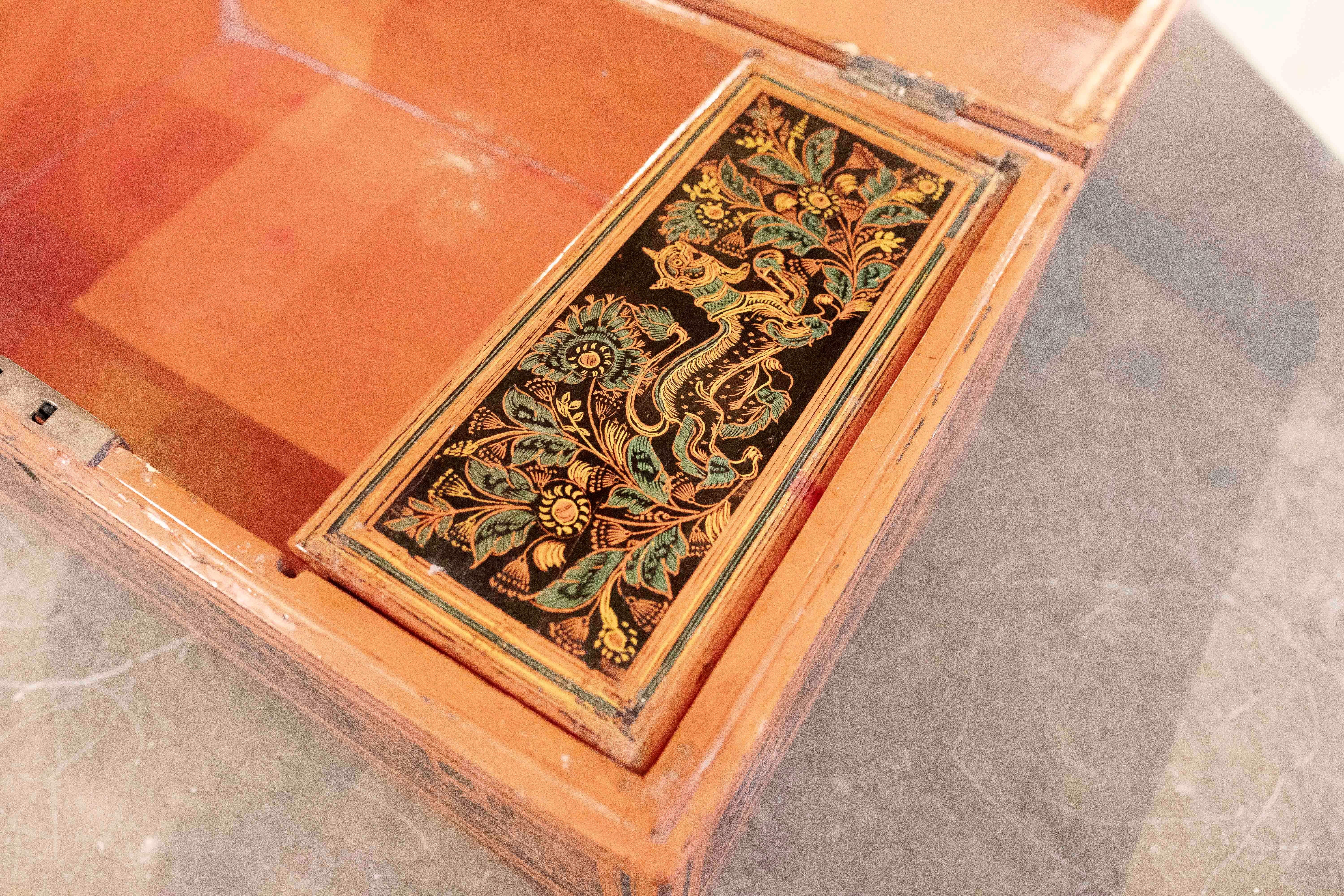 1950s Antique Lacquered Wooden Box with Ornamental Details For Sale 4