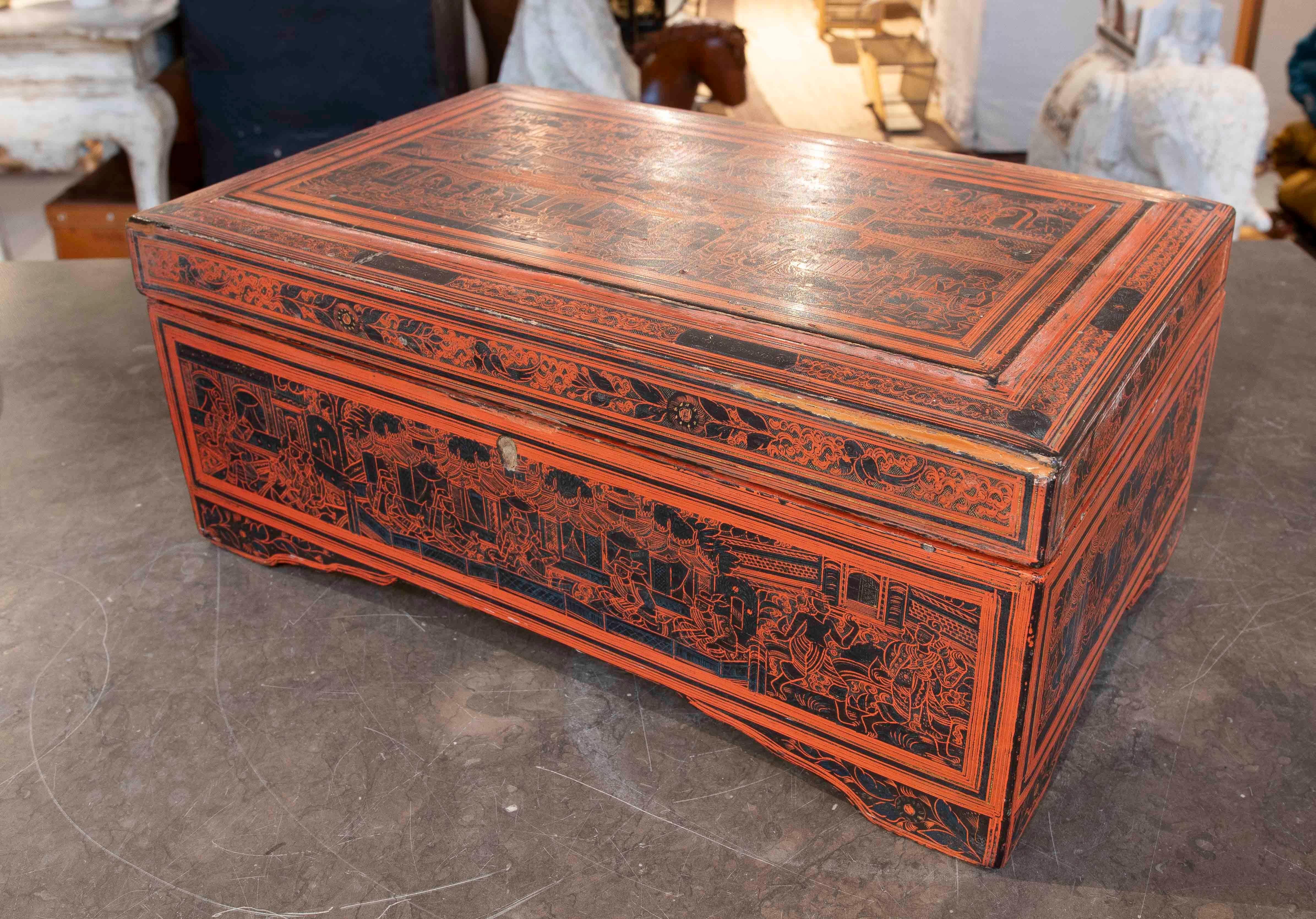 Asian 1950s Antique Lacquered Wooden Box with Ornamental Details For Sale