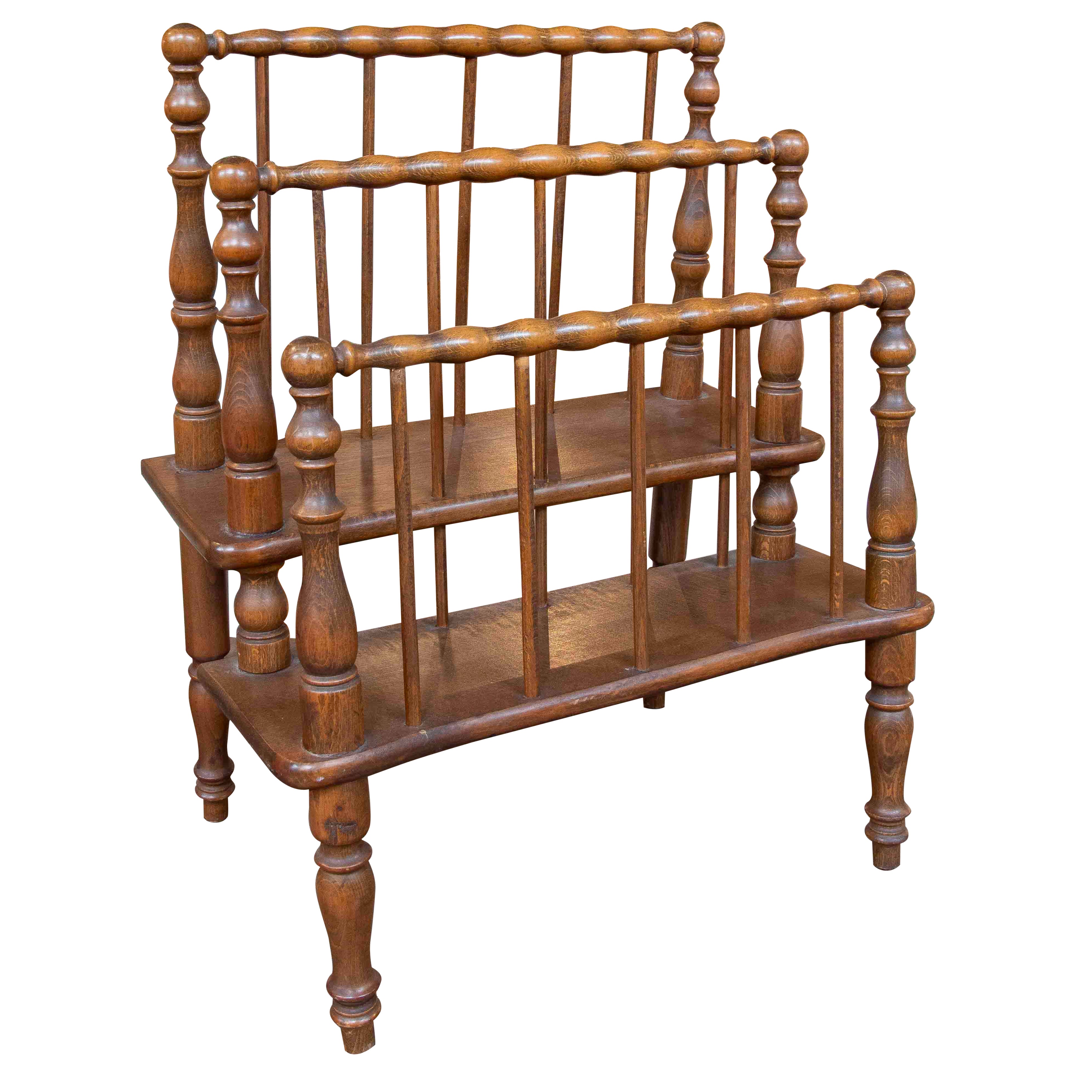 Porte-revues ou étagère en bois de chêne tourné des années 1950