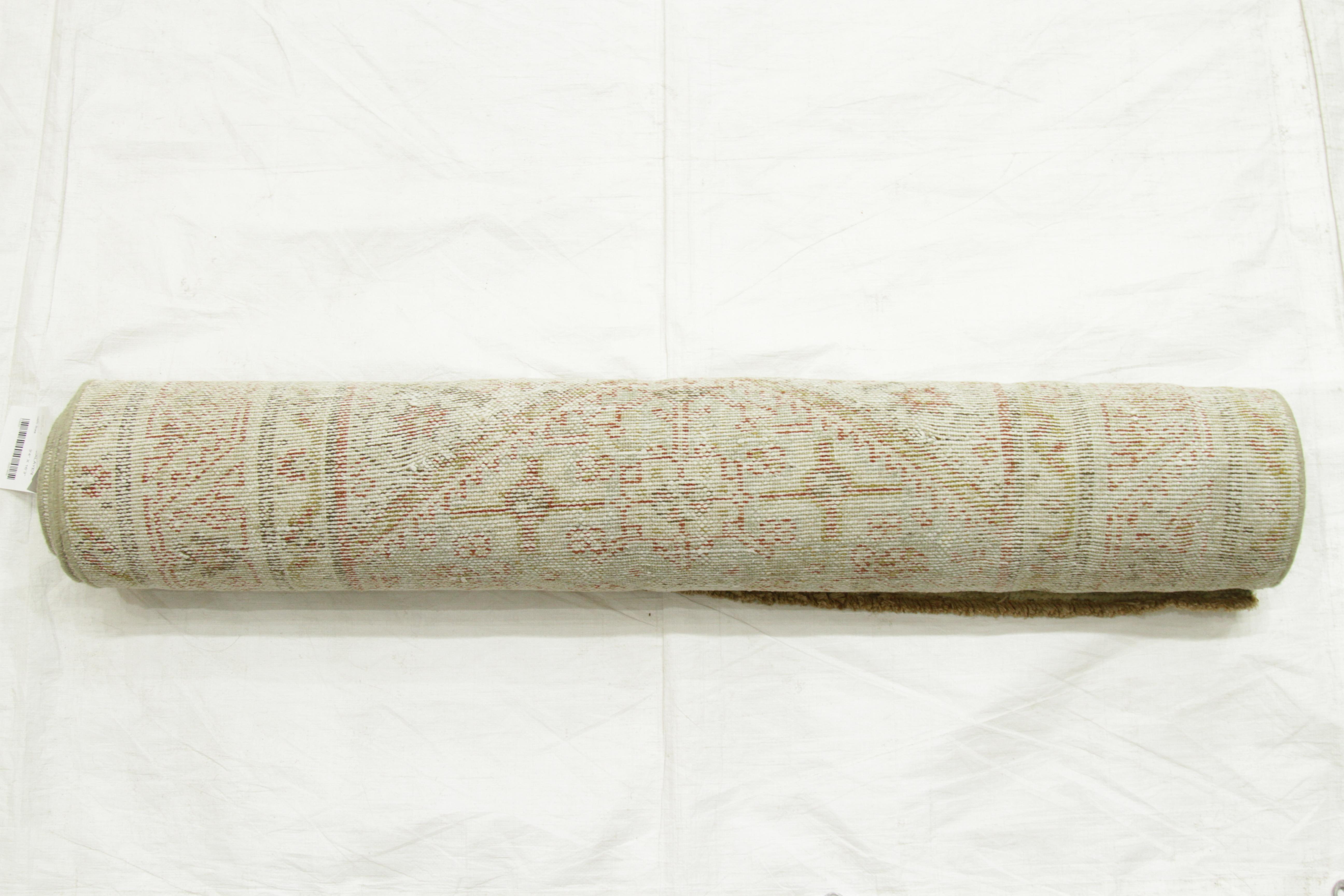 Tappeto persiano antico del 1950 in stile Malayer con squisite figure geometriche in vendita 3