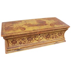 Antike Holzkiste aus den 1950er Jahren mit handbemaltem Deckel und floralen Motiven