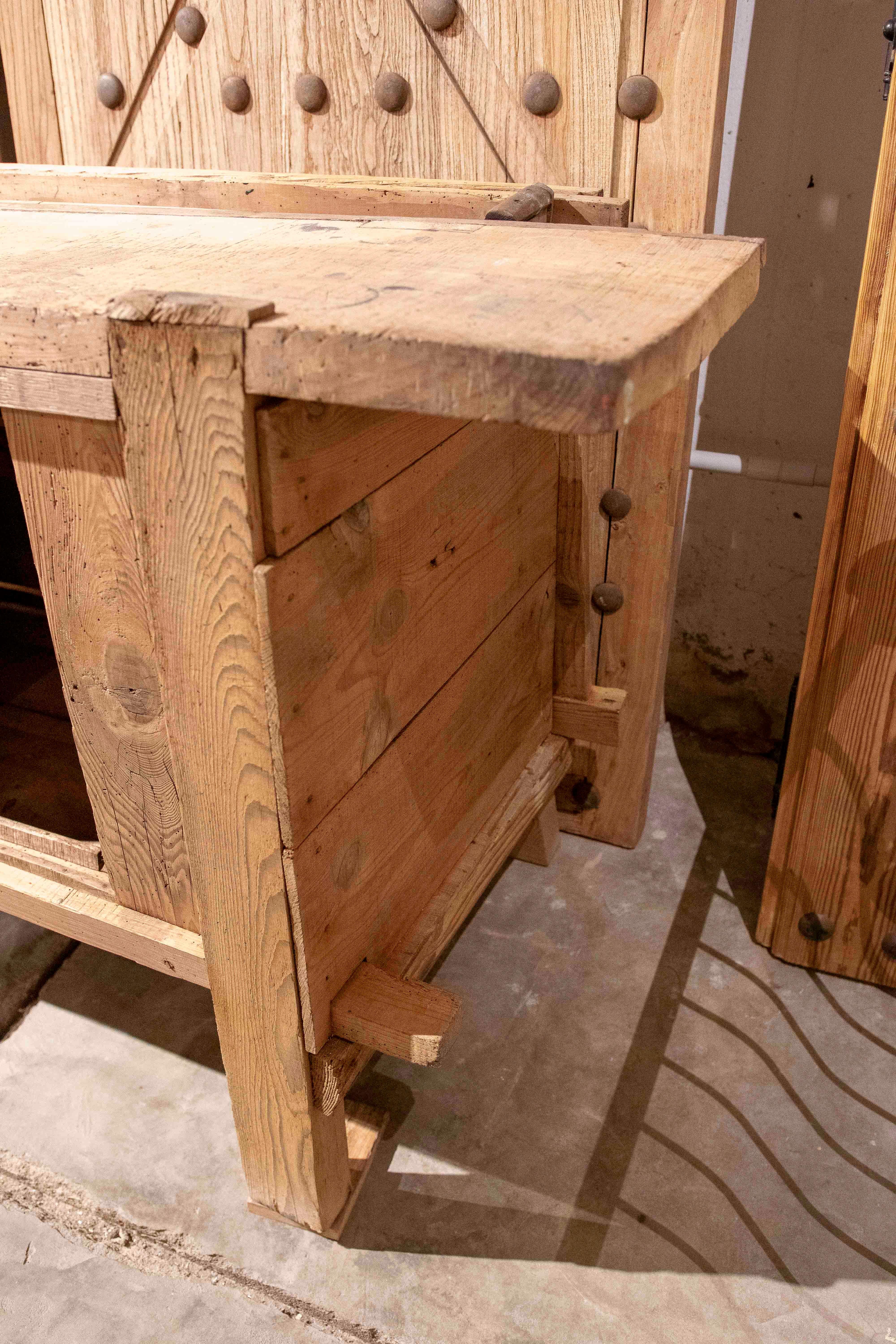 Etabli de menuisier en bois ancien des années 1950 en vente 4