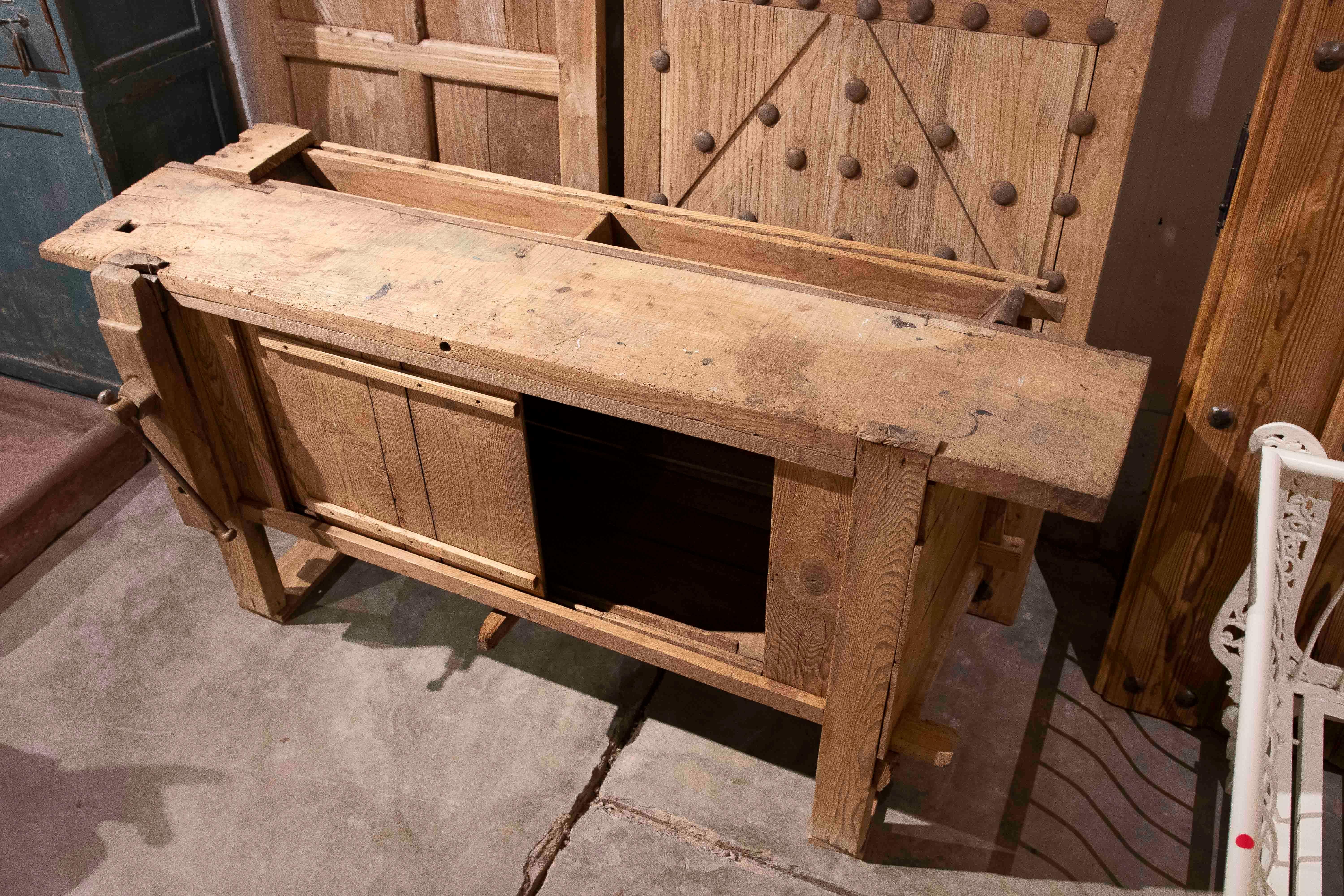 Etabli de menuisier en bois ancien des années 1950 en vente 5