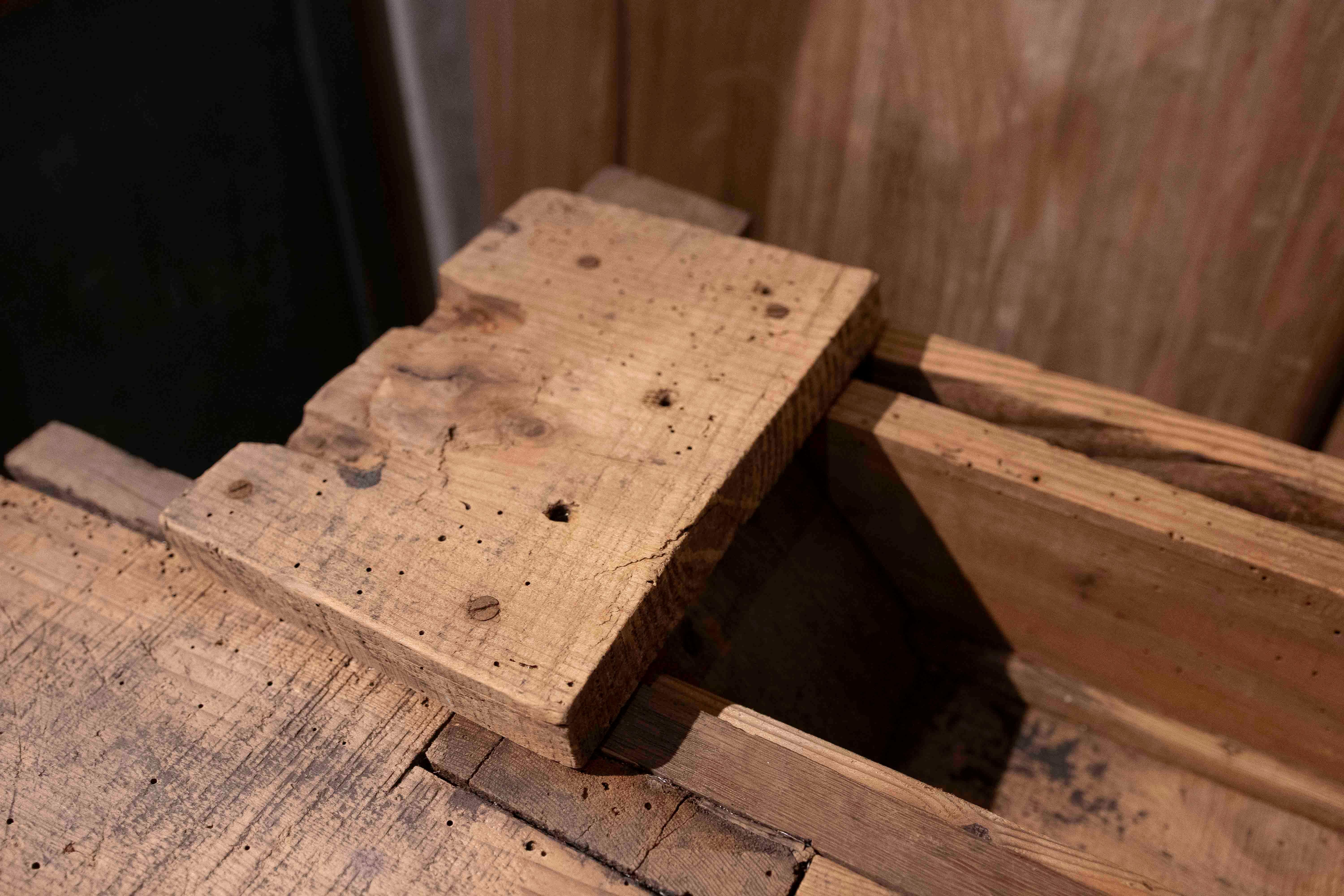 Etabli de menuisier en bois ancien des années 1950 en vente 8