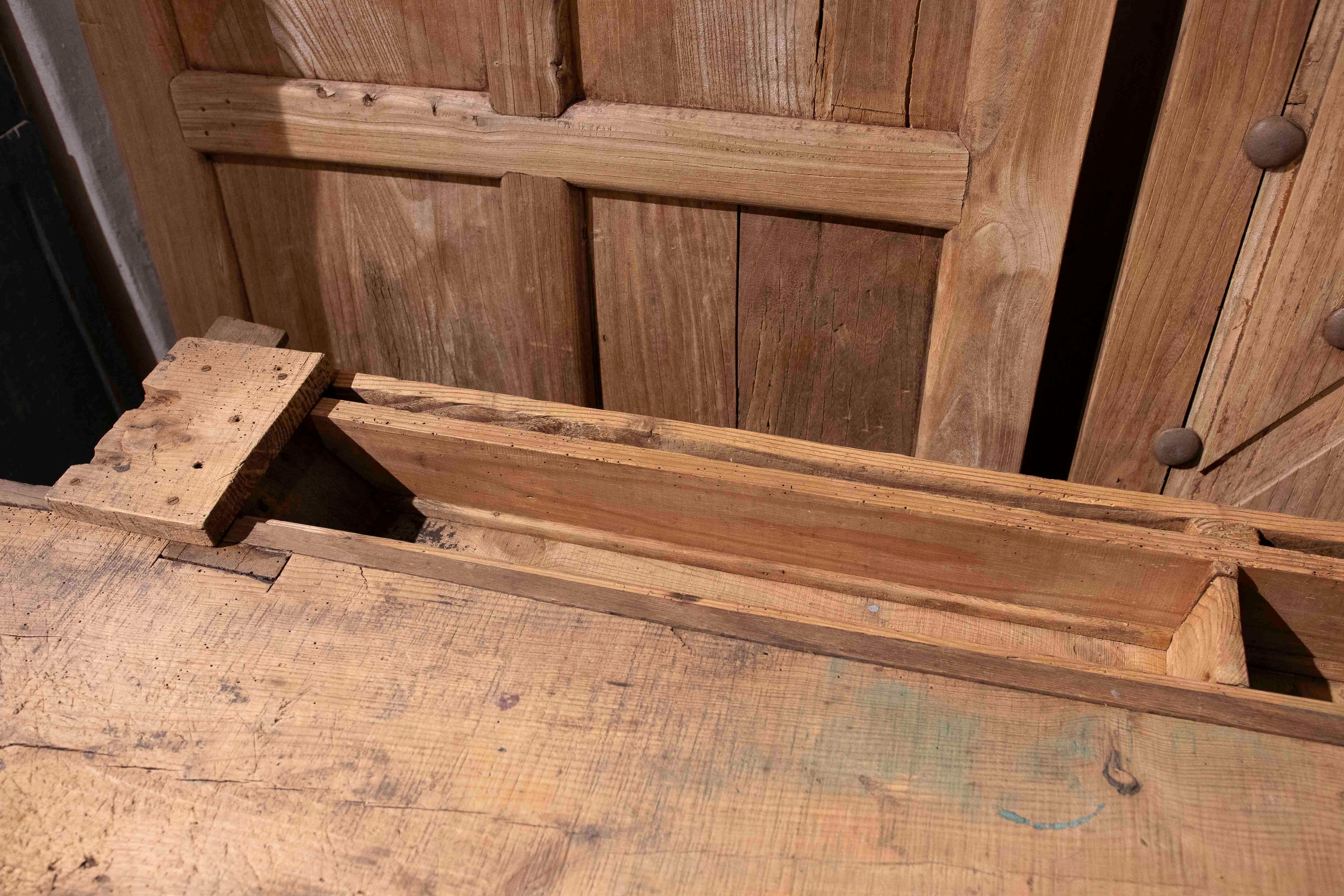 Etabli de menuisier en bois ancien des années 1950 en vente 9