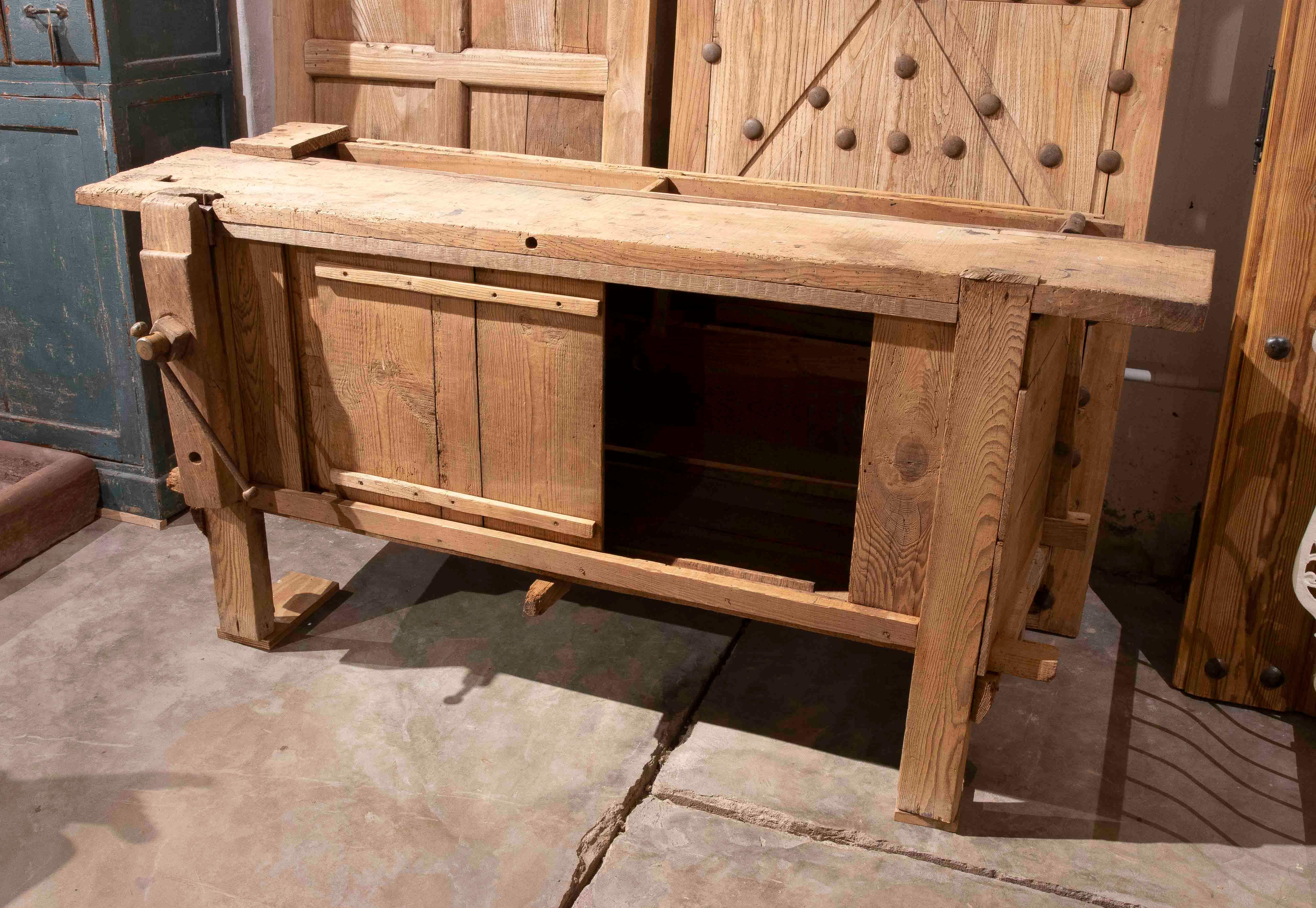 Etabli de menuisier en bois ancien des années 1950 Bon état - En vente à Marbella, ES