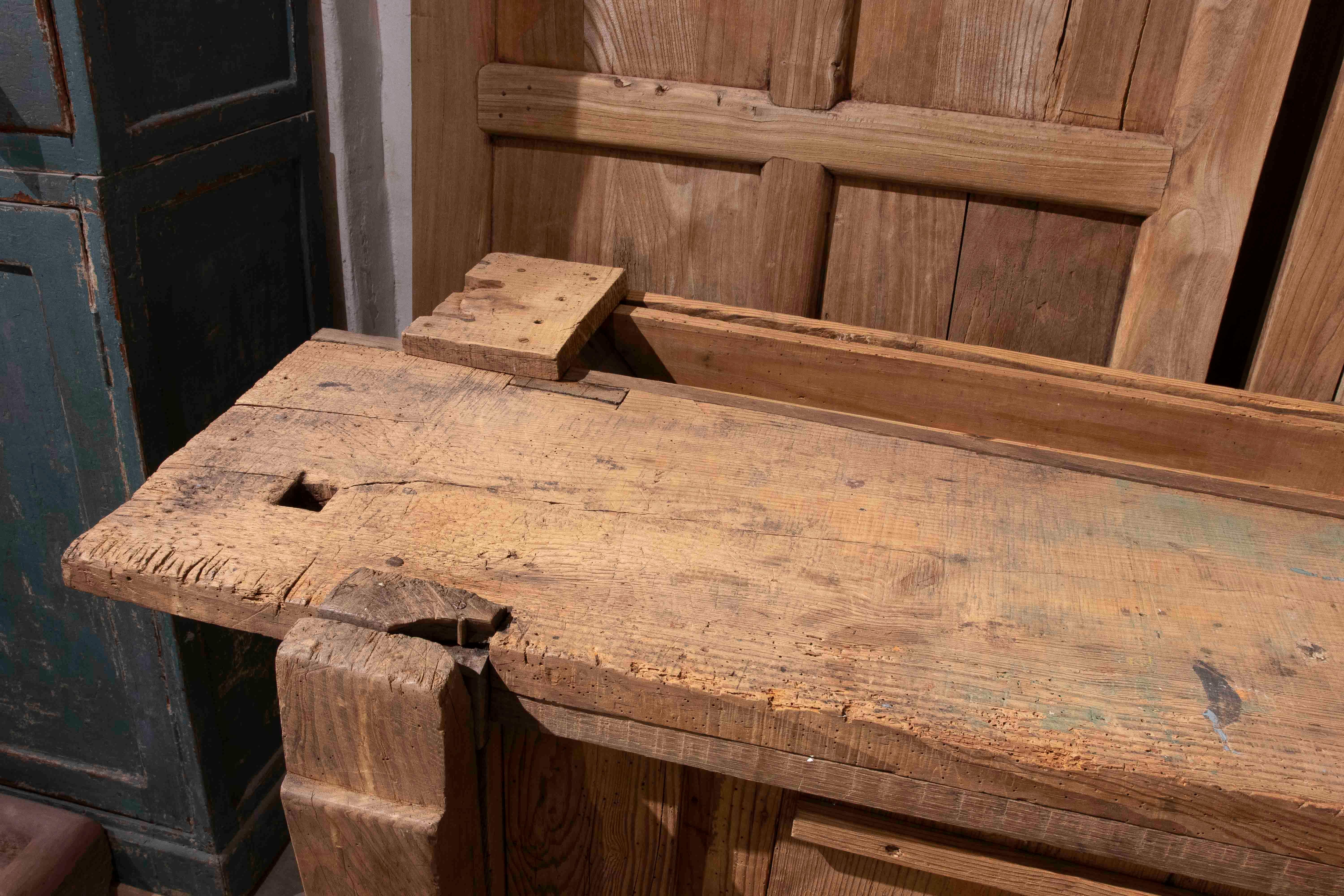 Bois Etabli de menuisier en bois ancien des années 1950 en vente