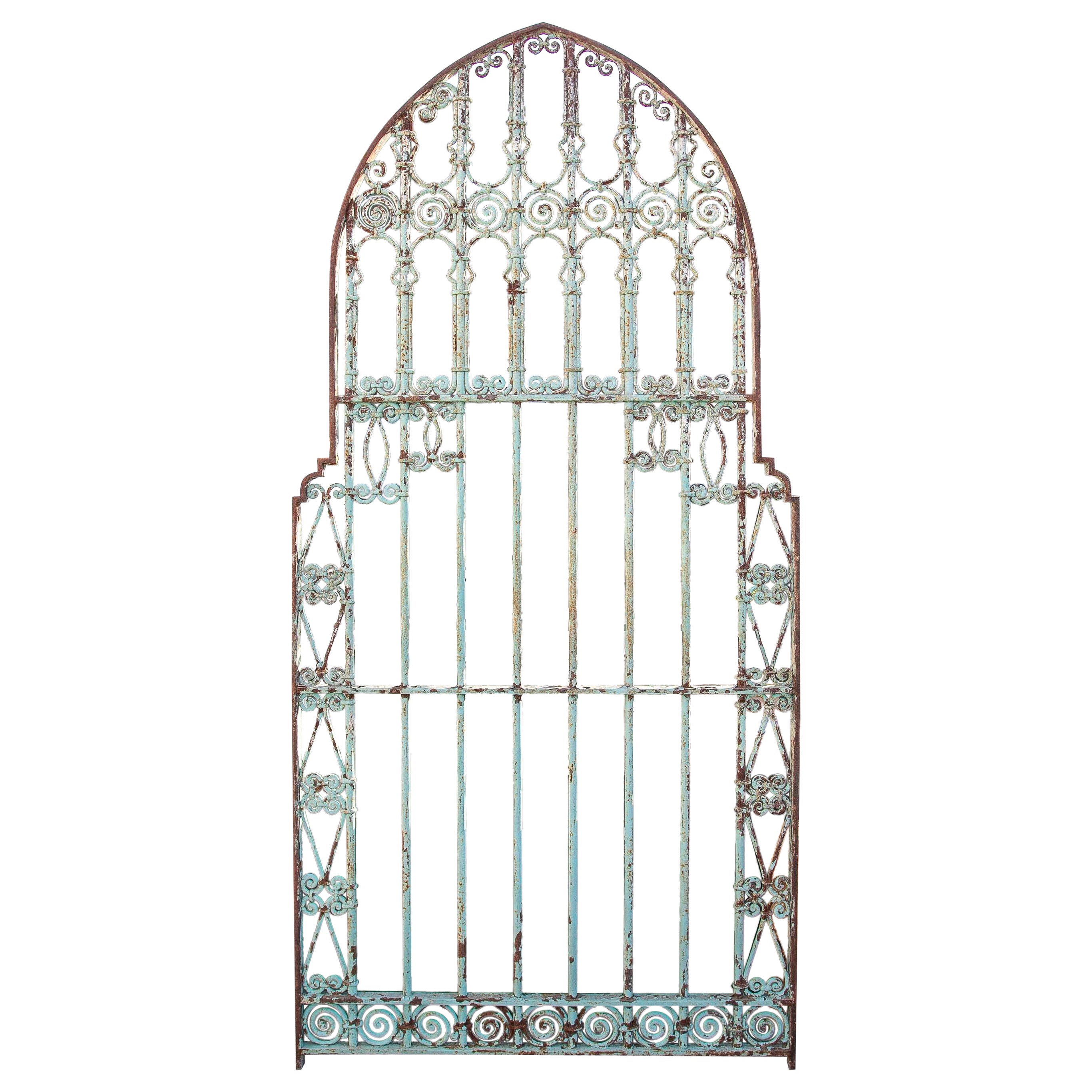Cancello antico in ferro battuto del 1950 con arco e patina verde in vendita