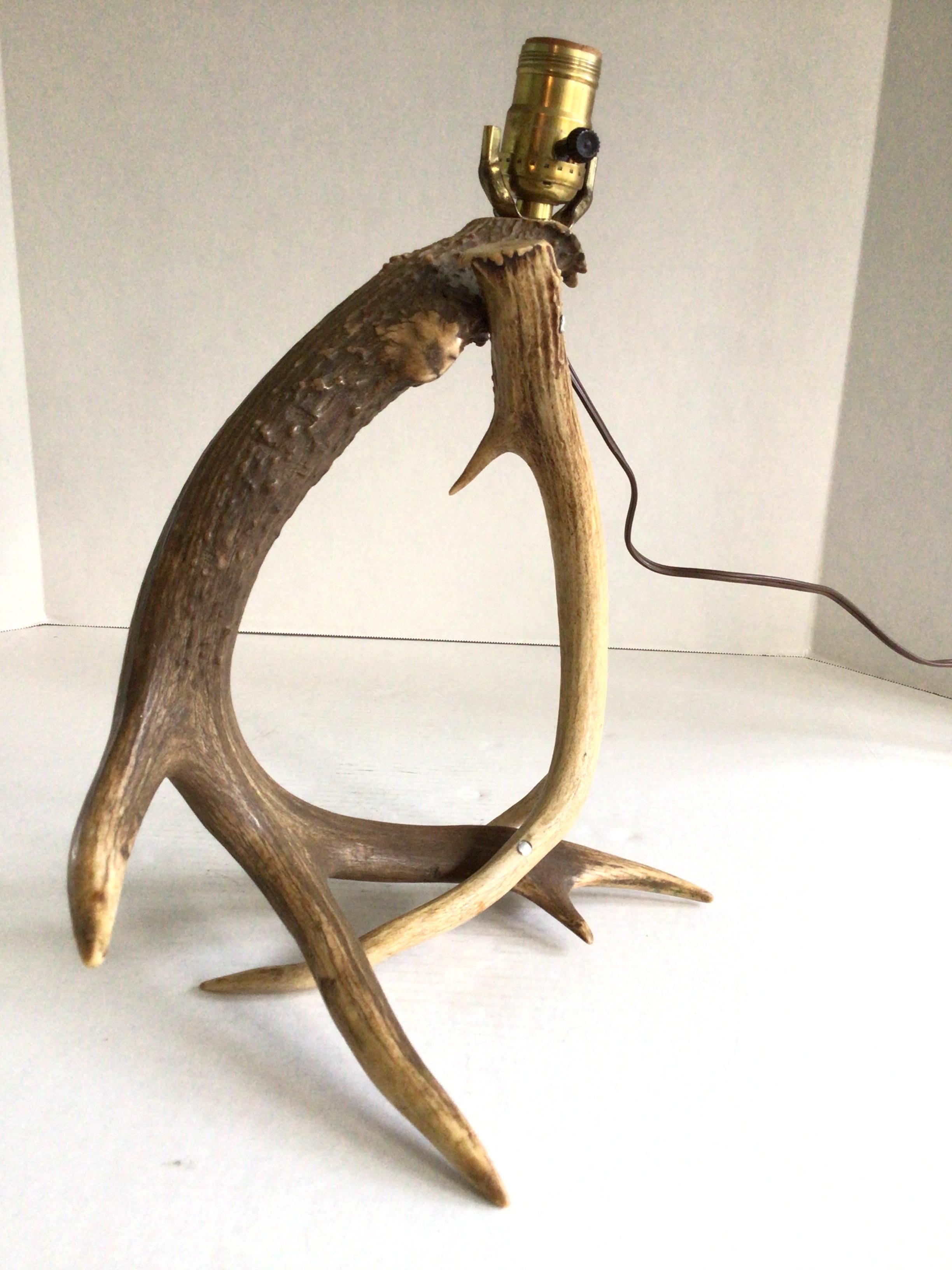 Fait main Lampe à poser en bois de cerf des années 1950 en vente
