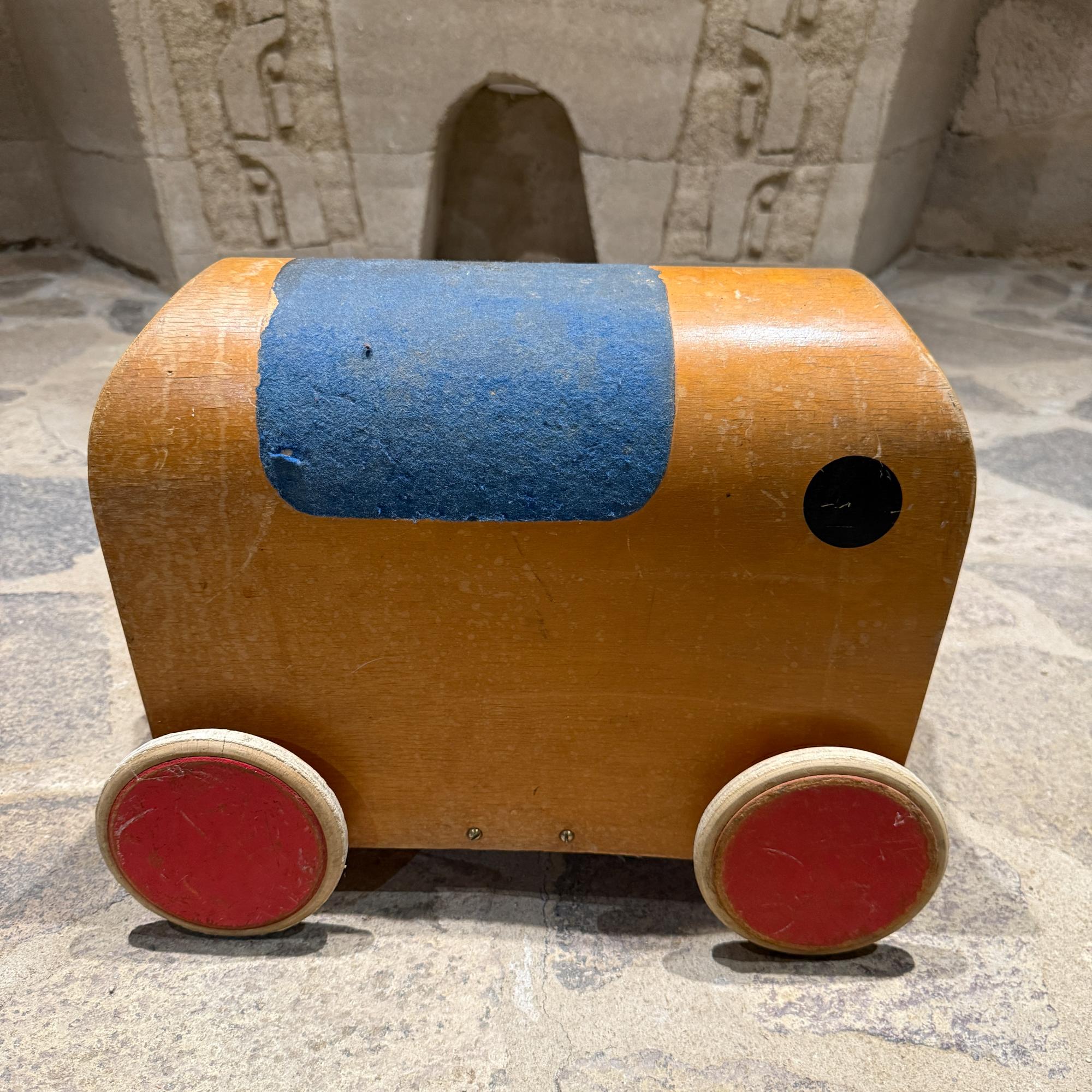 1950s Antonio Vitali & Kurt Naef Swiss Handmade Wood Toy Elephant Car en vente 2