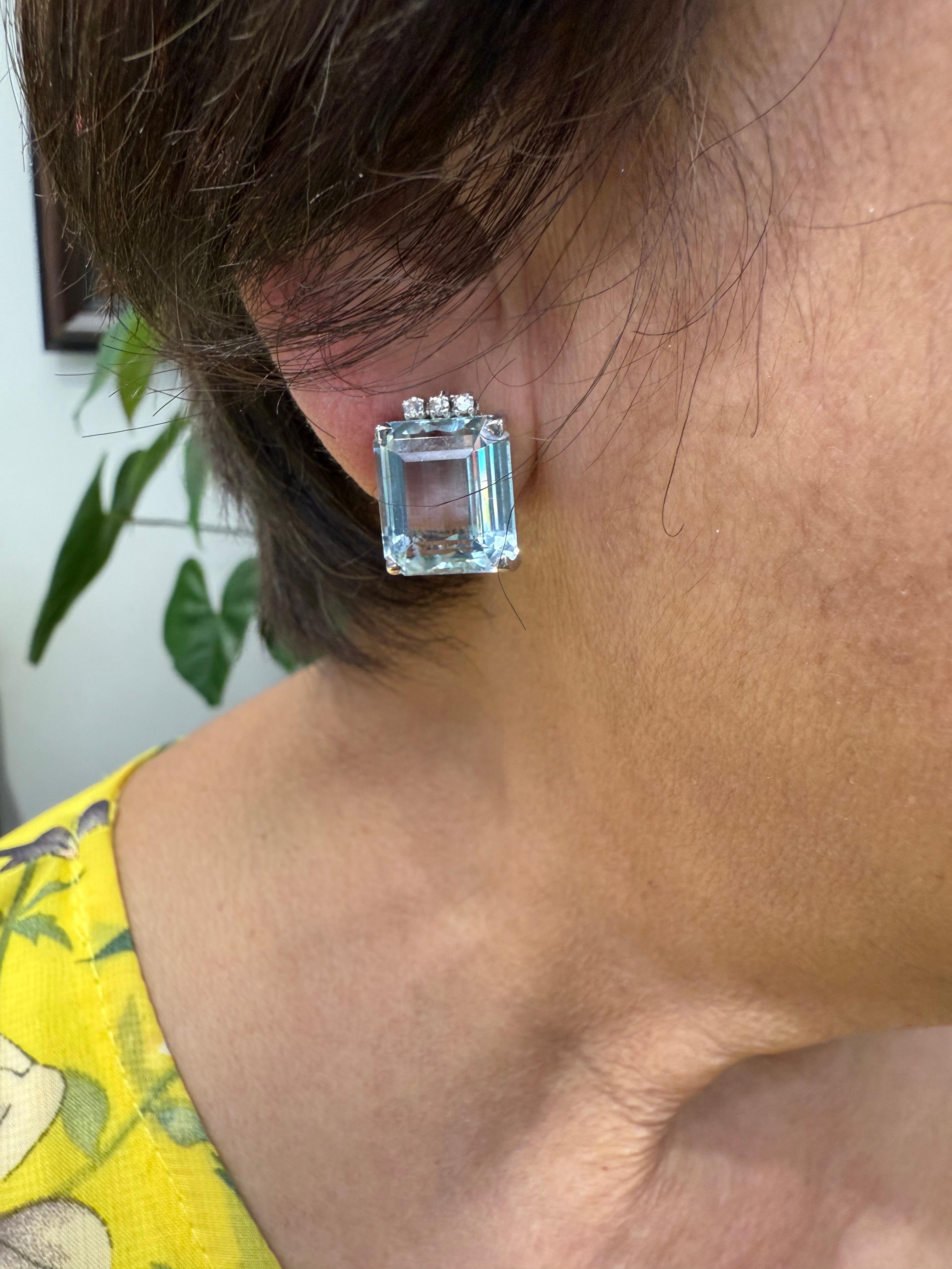 Moderno 1950s Aquamarine Diamond White Gold Clip On Earrings in vendita