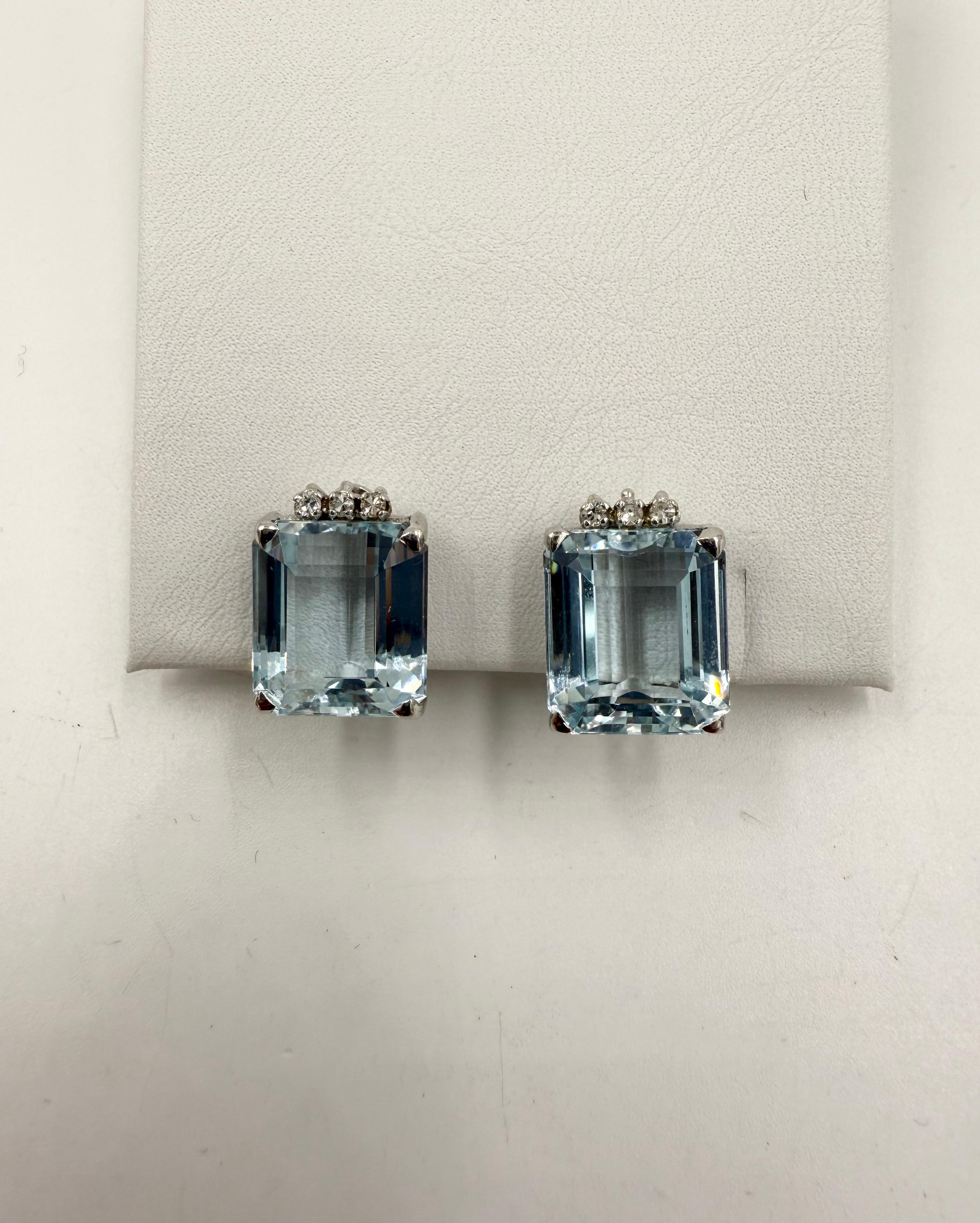 Taglio smeraldo 1950s Aquamarine Diamond White Gold Clip On Earrings in vendita
