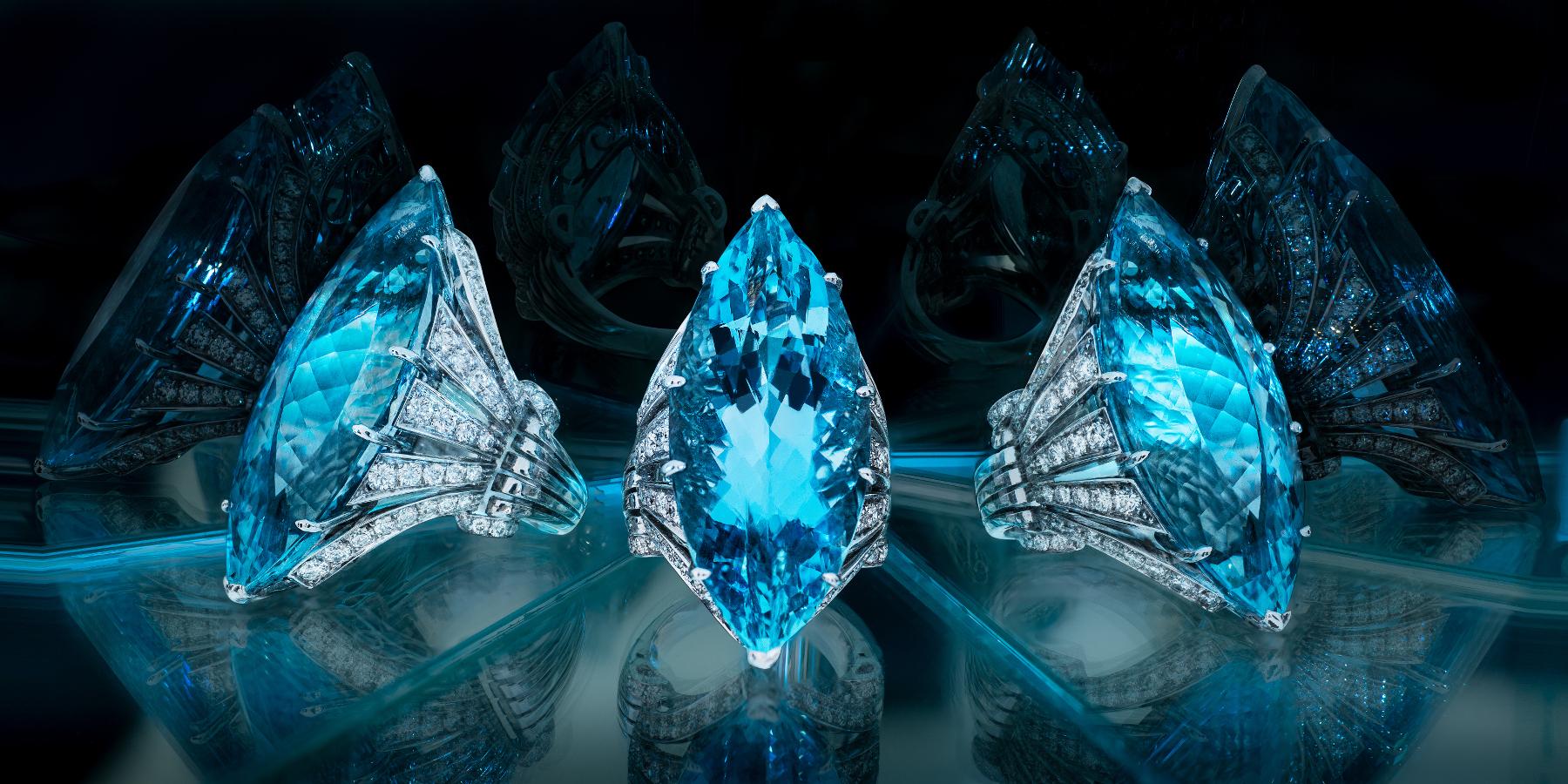 
BERNARDO ANTICHITÀ PONTE VECCHIO FLORENCE

Claw-set with a marquise shape mixed-cut aquamarine weighing approximately 25 cts, to an high carved gallery set with brilliant cut diamonds.

The diamonds weighing approximately 2 cts 

 Mounted in 18Kt