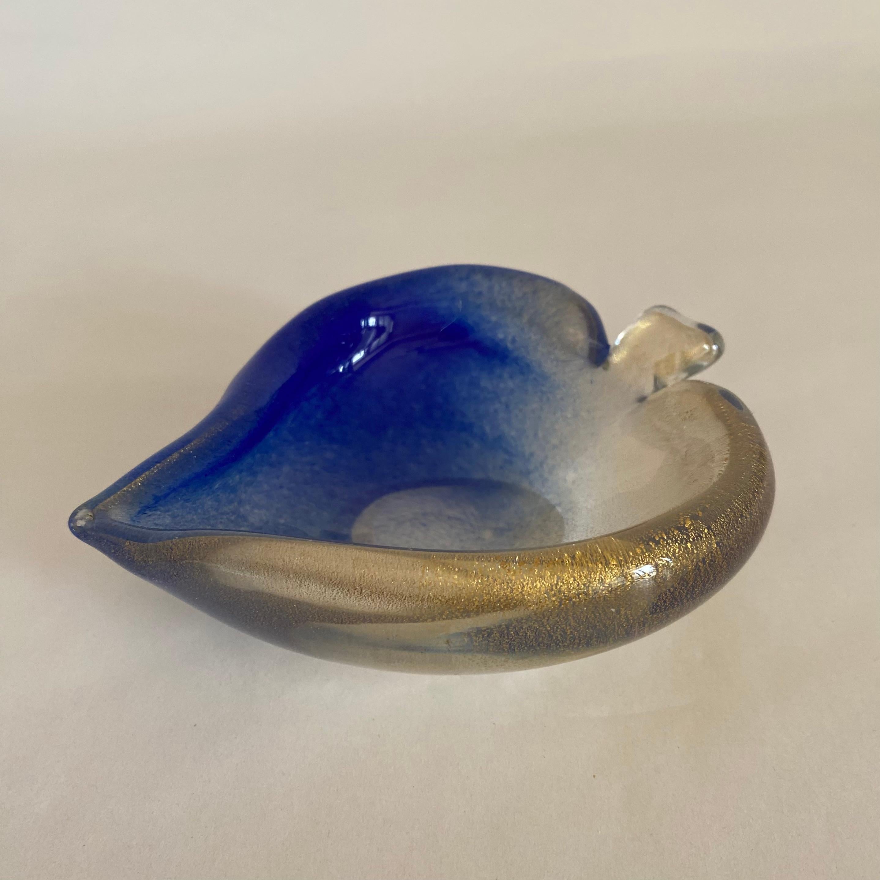 Piatto ad anello in vetro di Murano a forma di vanga o di foglia di Archimede Seguso, prodotto dalla Vetreria Archimede Seguso nei primi anni del 1950 come parte della serie 