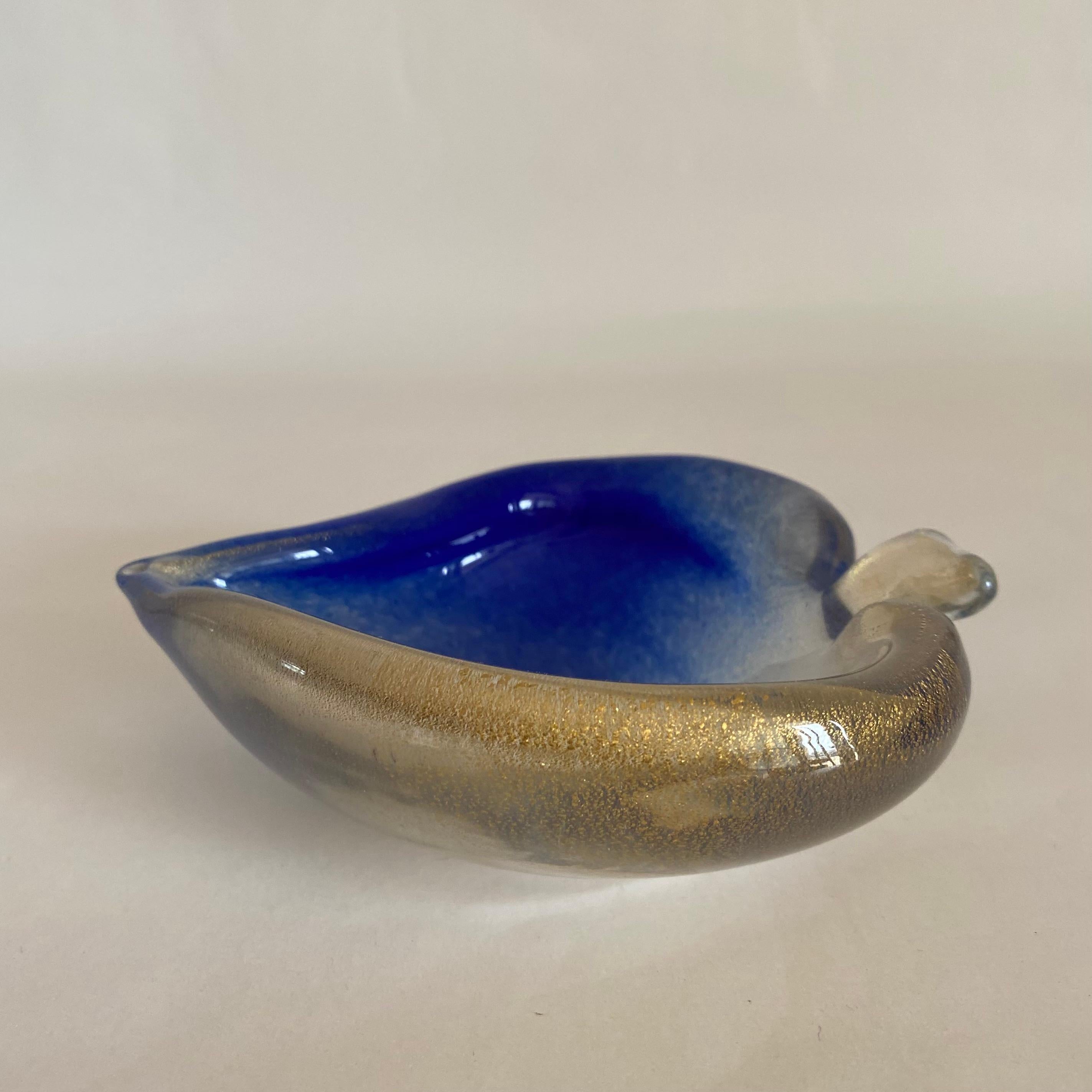 Mid-Century moderno 1950 ARCHIMEDE SEGUSO Vanga a forma di piatto videopoche in vetro di Murano BLU Polveri in vendita