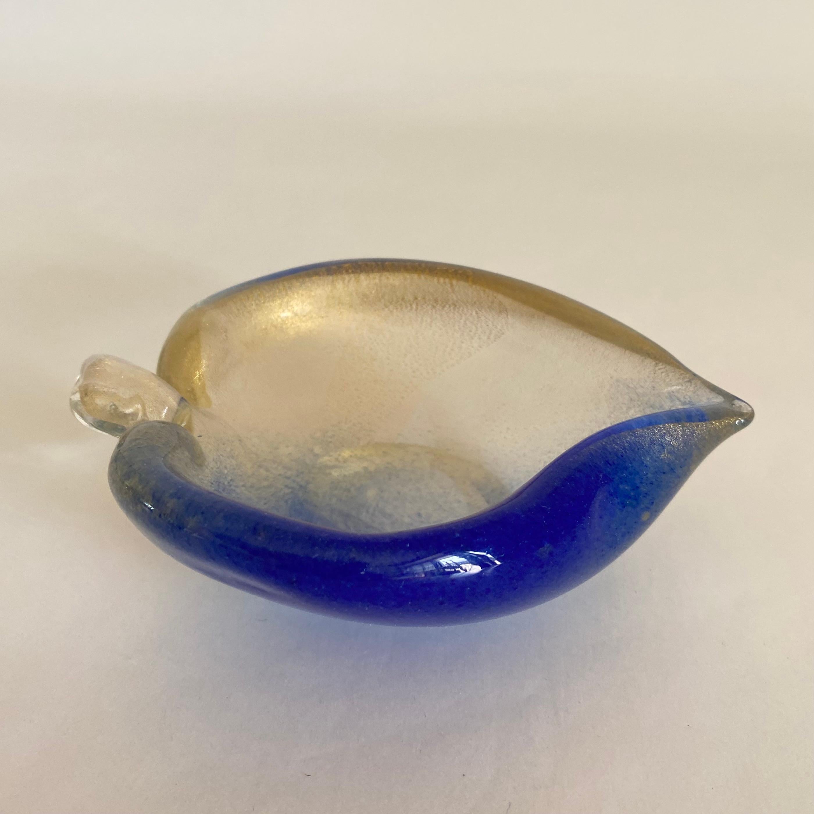 Europeo 1950 ARCHIMEDE SEGUSO Vanga a forma di piatto videopoche in vetro di Murano BLU Polveri in vendita