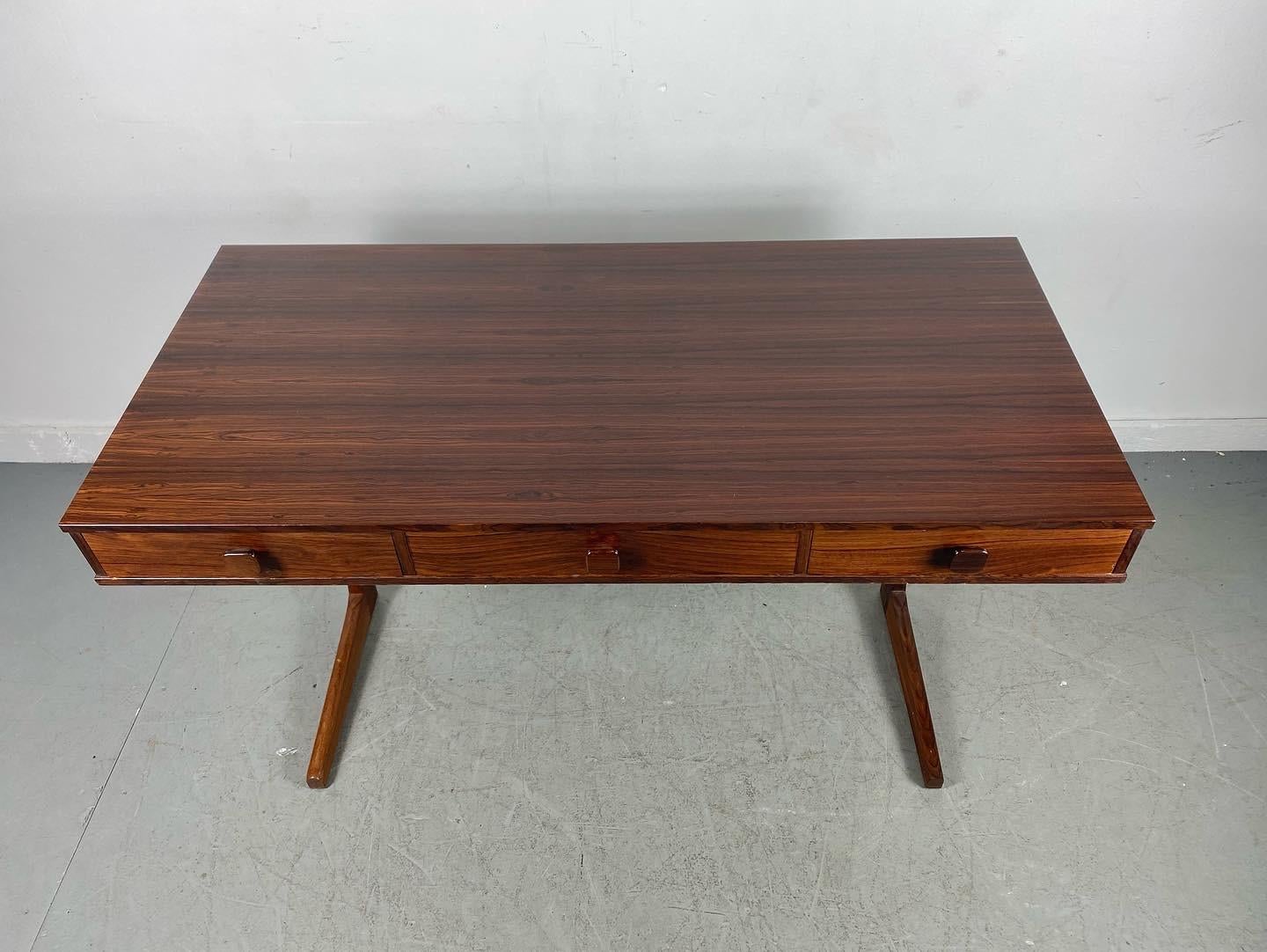 1950's Architectural Danish Rosewood Cantilever Desk by Georg Petersens In Good Condition In Buffalo, NY