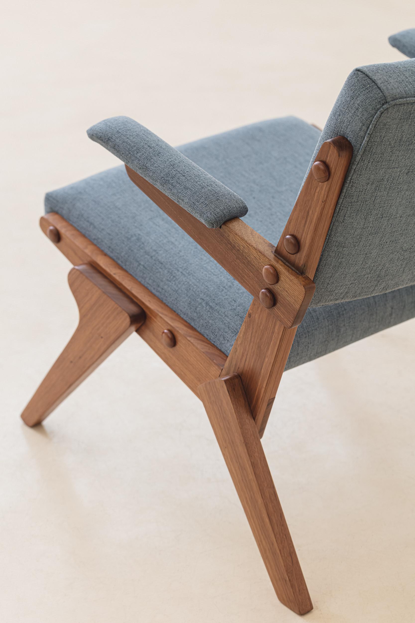 1950s Armchair by Fábrica de Móveis Pau Brasil, Brazilian Mid-century Modern For Sale 4