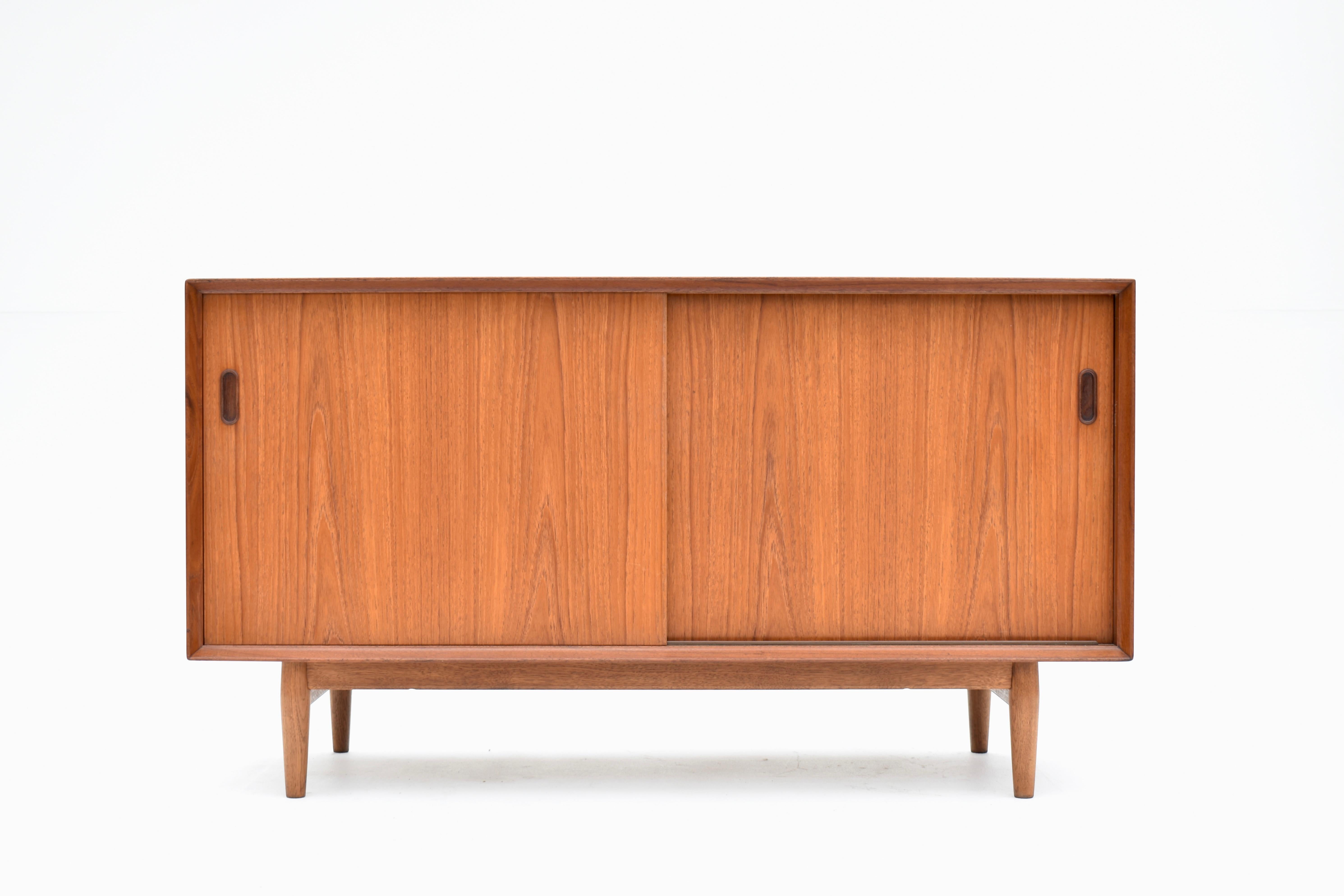 1950s Arne Vodder Model OS11 Teak & Oak Trienalle Sideboard For Sibast, Denmark 9