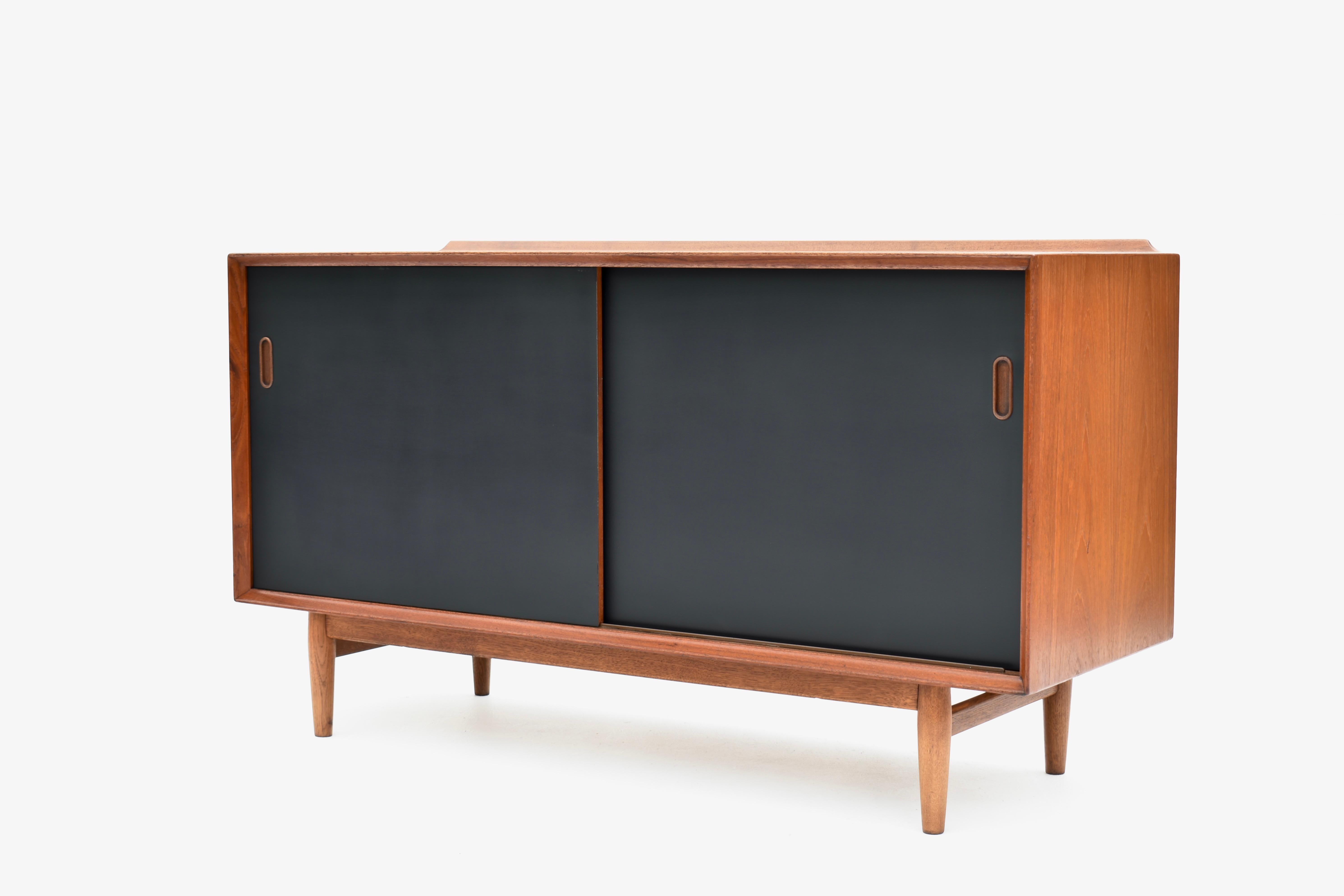 Scandinavian Modern 1950s Arne Vodder Model OS11 Teak & Oak Trienalle Sideboard For Sibast, Denmark