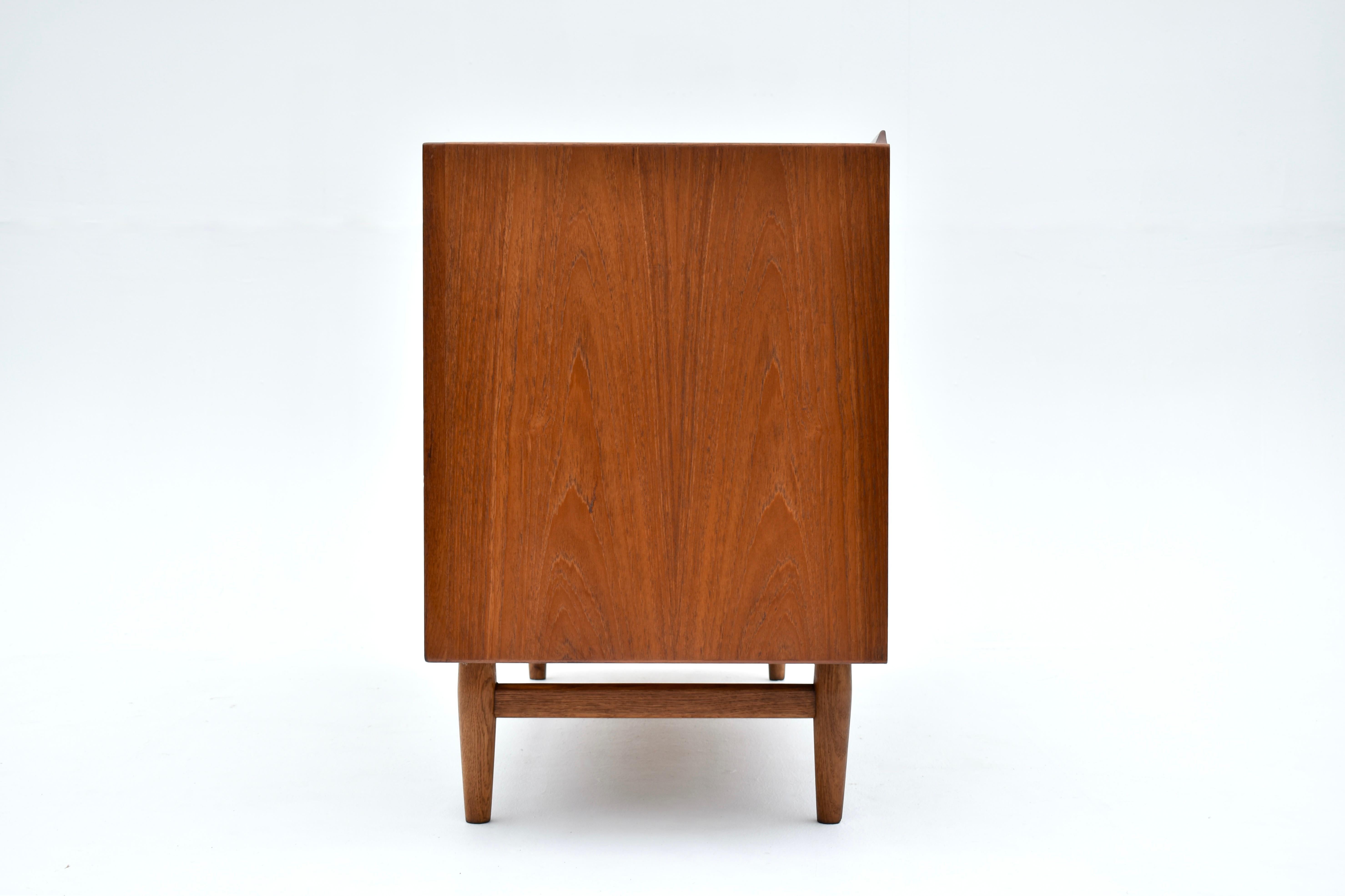 1950s Arne Vodder Model OS11 Teak & Oak Trienalle Sideboard For Sibast, Denmark 2