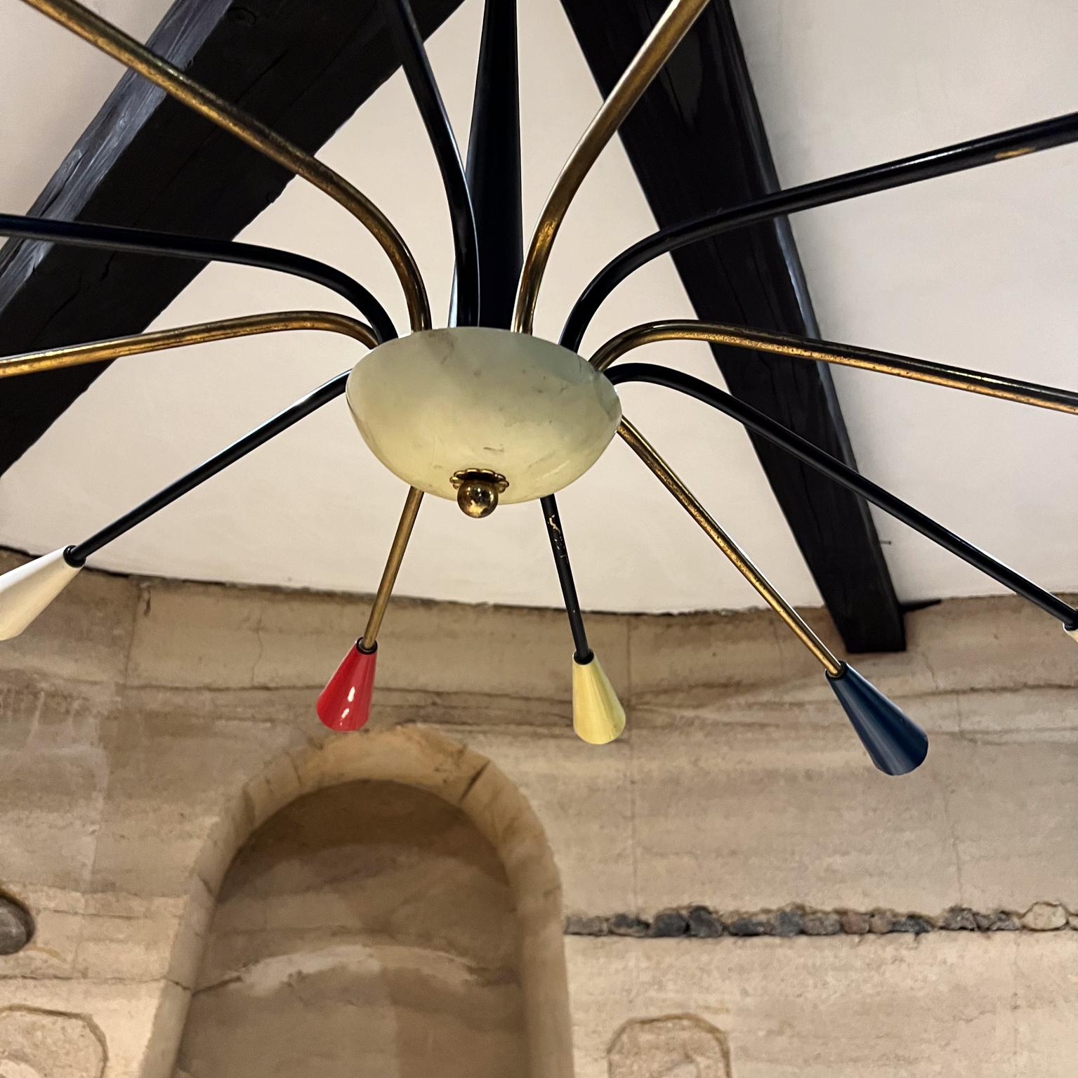 1950 Arredoluce Lampadario in ottone Sputnik a dodici bracci In condizioni buone in vendita a Chula Vista, CA