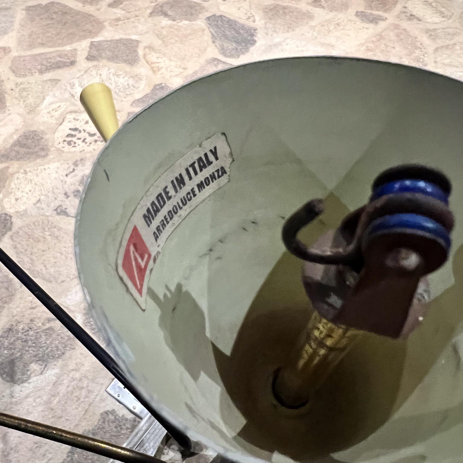 Metà XX secolo 1950 Arredoluce Lampadario in ottone Sputnik a dodici bracci in vendita