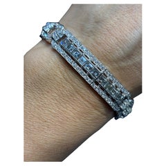 1950s Art Deco 18k gold and diamond bracelet containing 13 carats diamonds