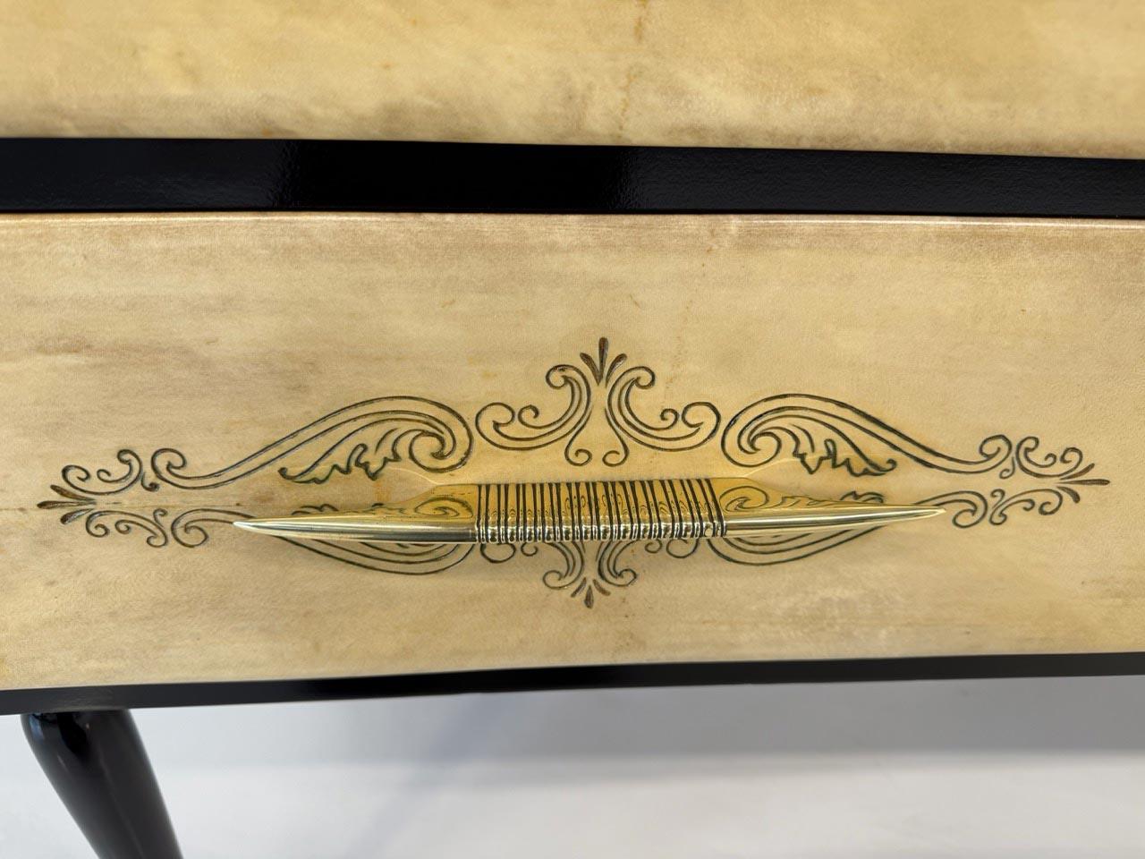 1950s Art Deco Dresser in Black Lacquer and Engraved Parchment, Att. Paolo Buffa en venta 4