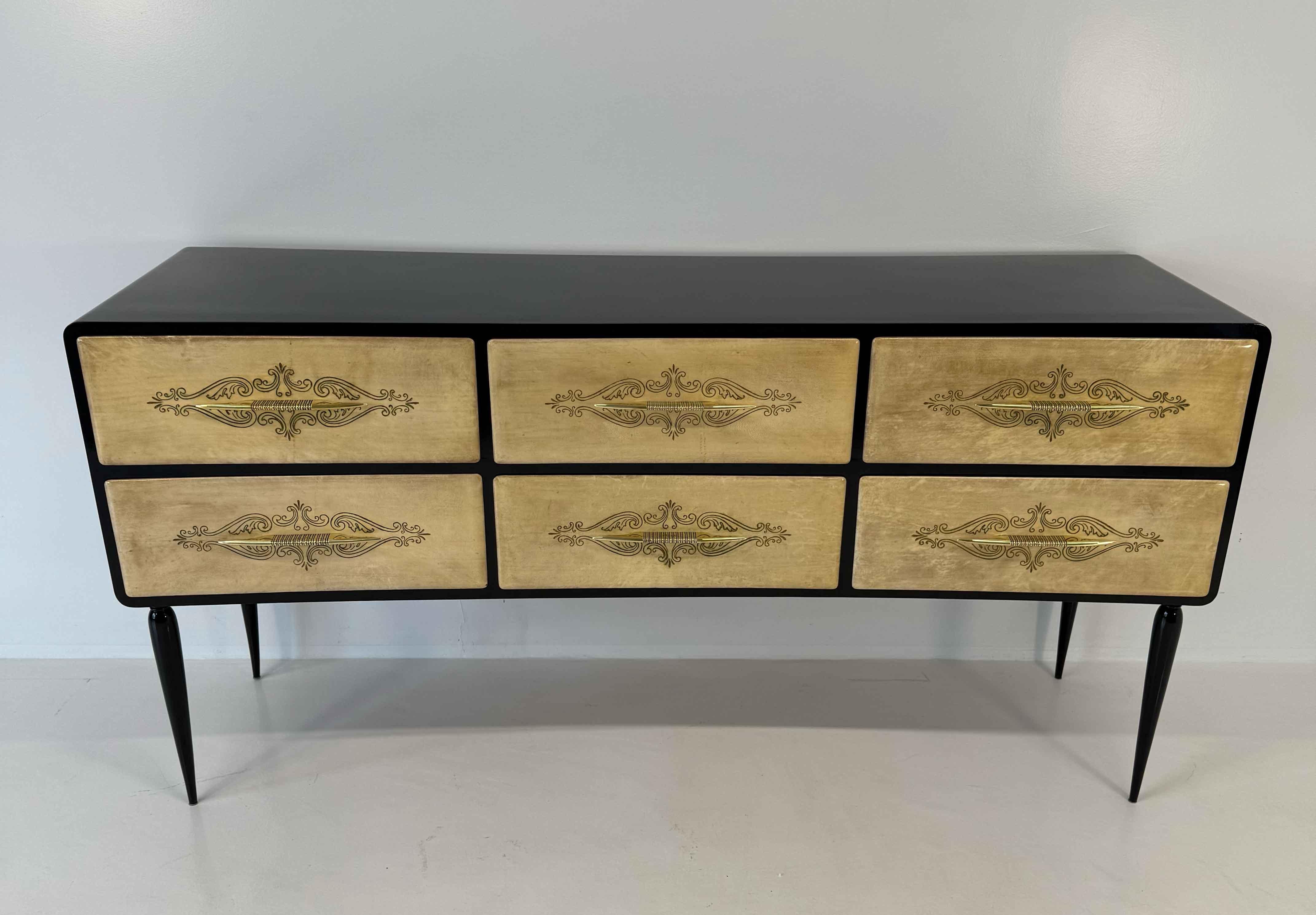 Elegant Italian Art Deco dresser from the 1950s, attributed to renowned designer Paolo Buffa and crafted in the furniture-making hub of Cantù. This refined piece features a sleek black lacquered structure contrasted by six frontal drawers in