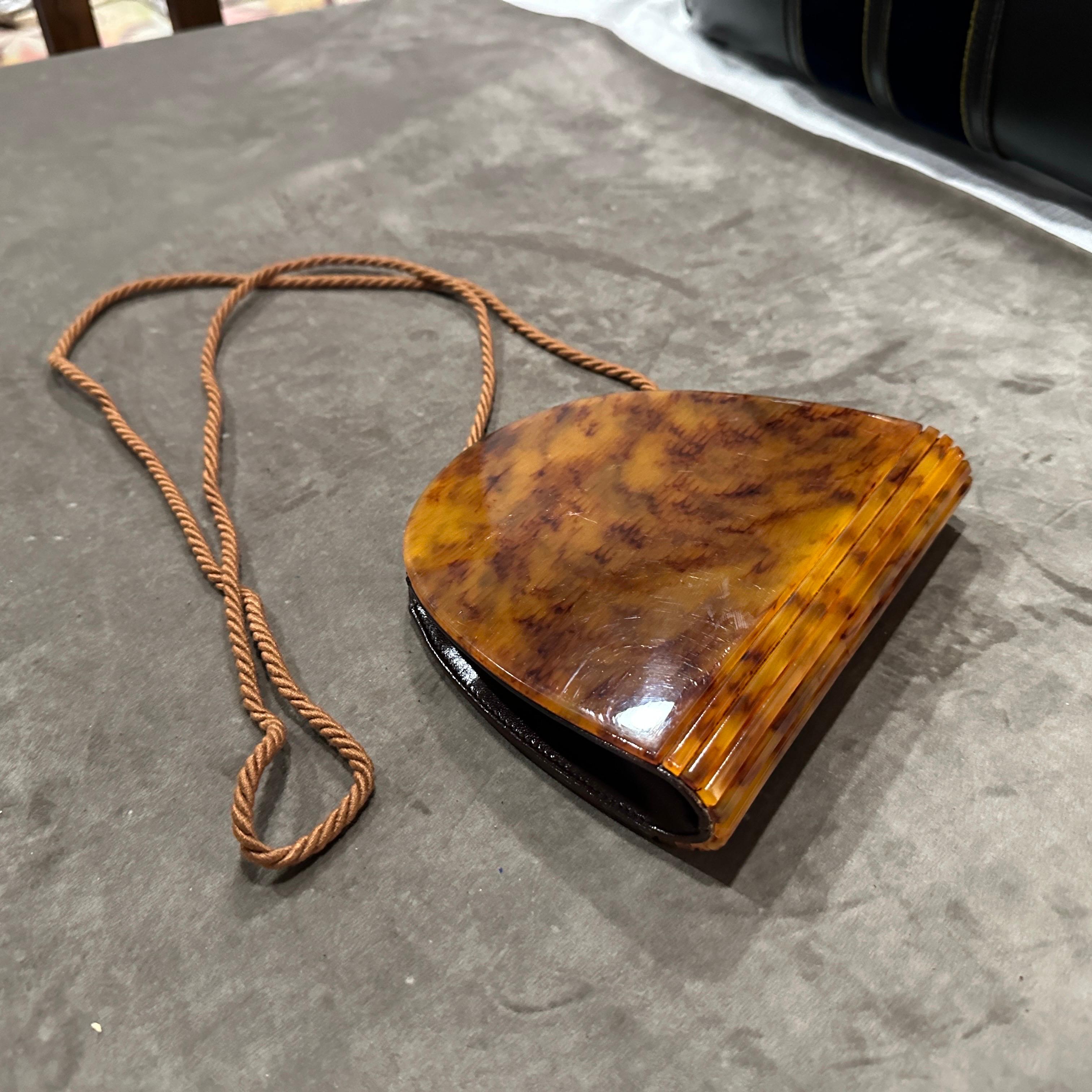 1950s Art Deco Fake Tortoiseshell Bakelite Italian Minaudière by Ipes In Excellent Condition For Sale In Aci Castello, IT