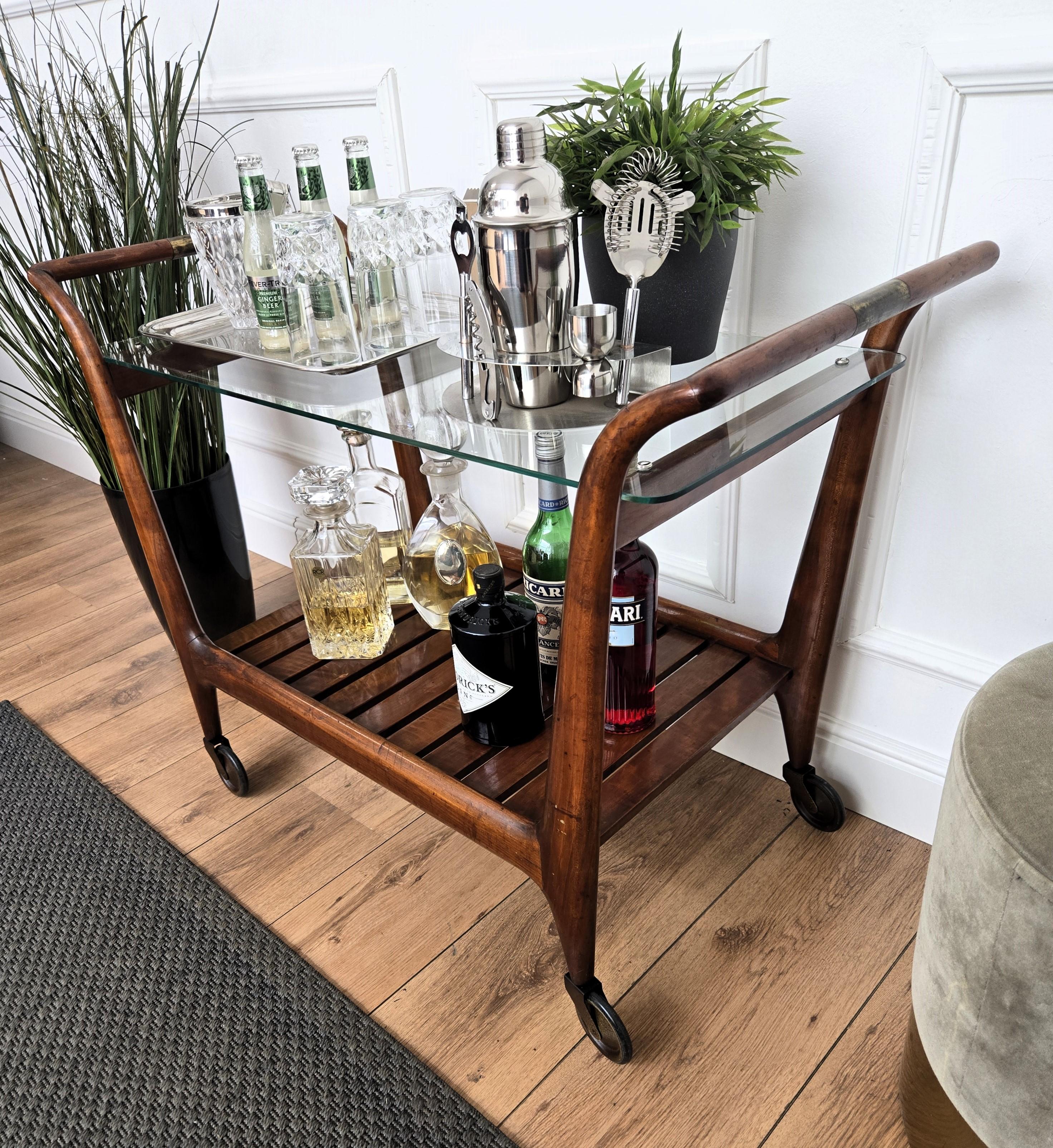 20ième siècle 1950s Art Deco Mid-Century Italian Wood and Brass Dry Bar Cabinet Liquor Cart en vente