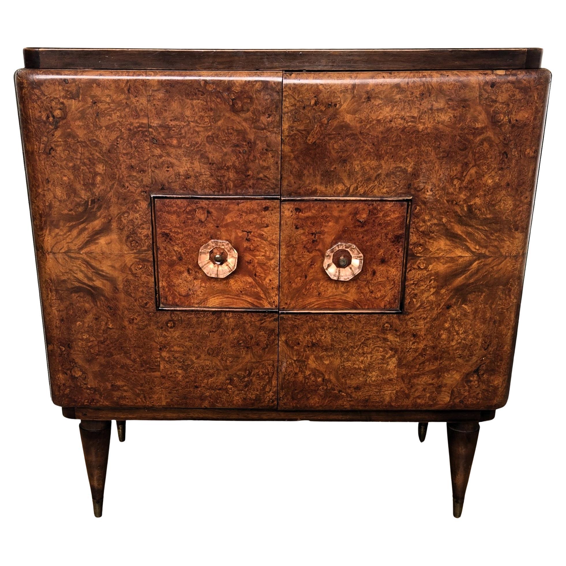 Art déco des années 1950, Mid-Century Modern Italian Walnut Burl Glass Top Dry Bar Cabinet