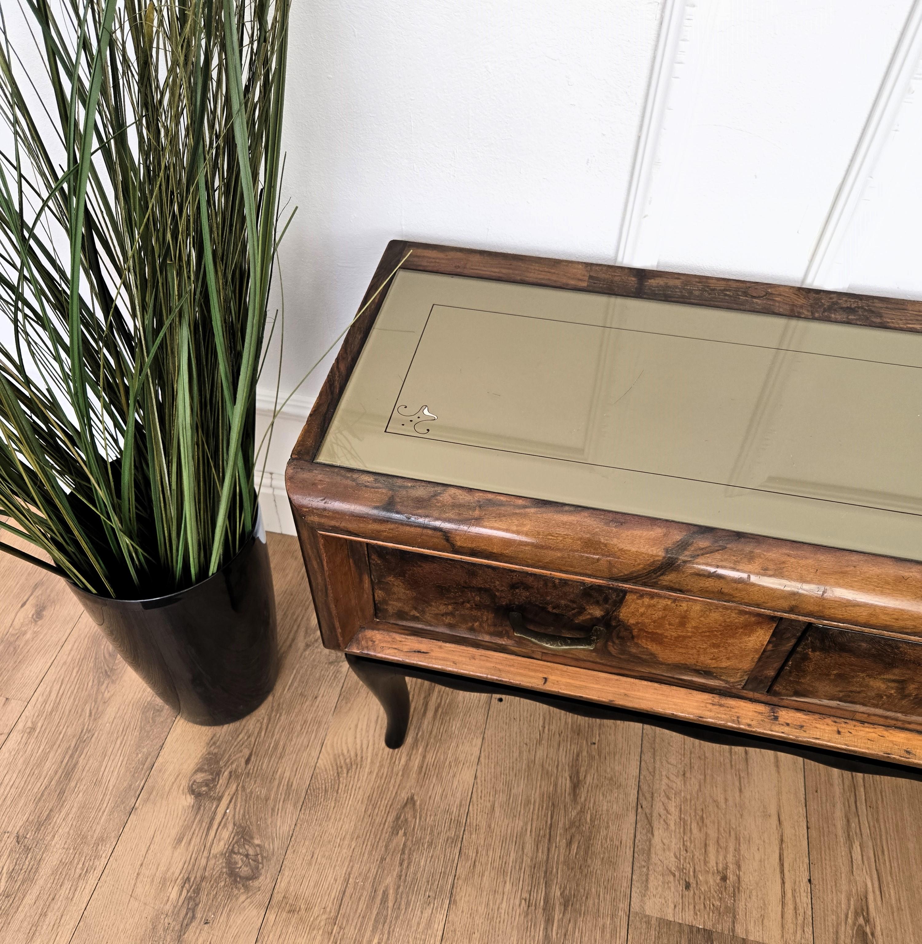 1950s Art Deco Mid-Century Regency Italian Burl and Brass Low Consolle Sideetable en vente 1