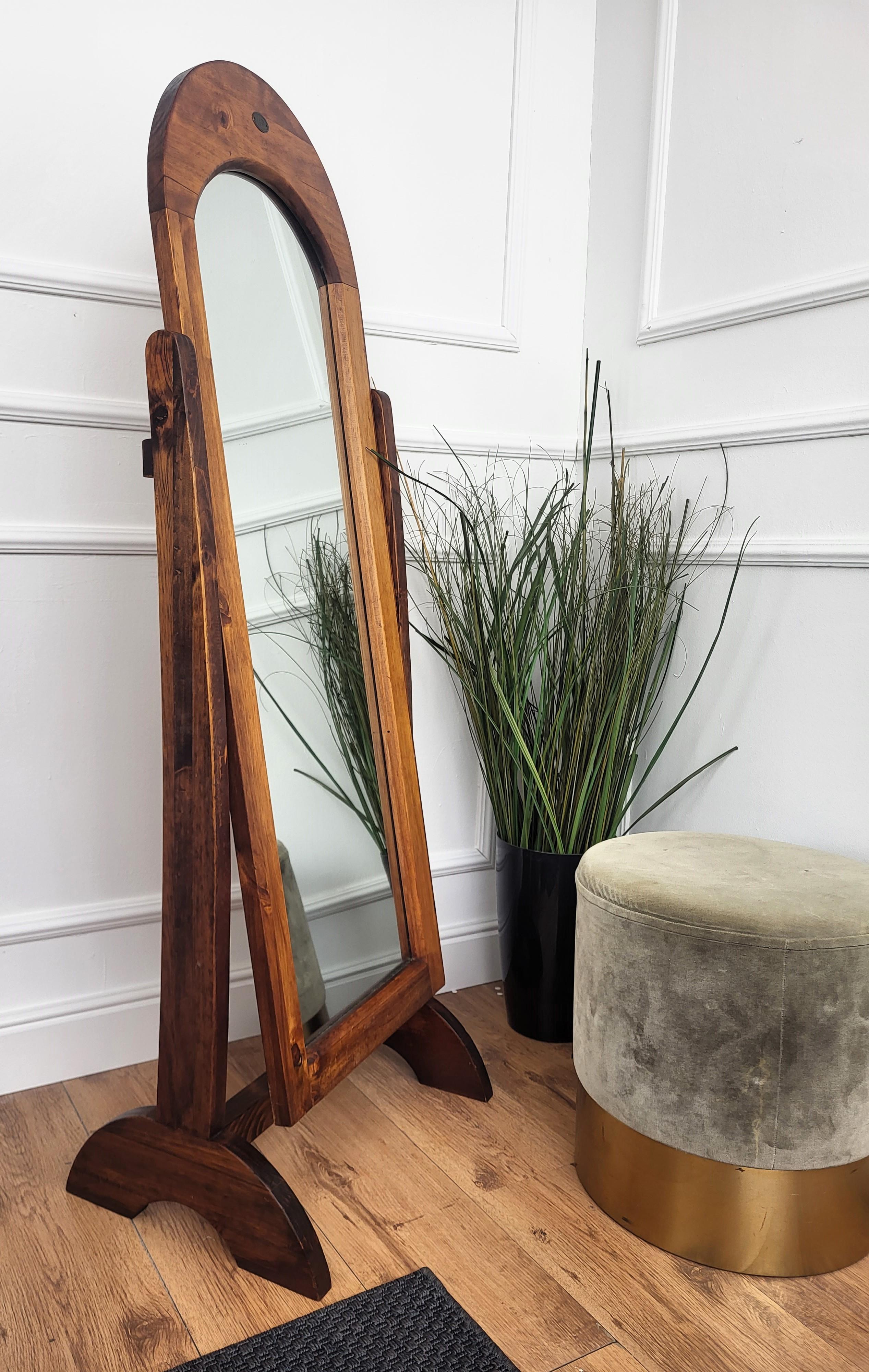 Italiano Specchio chevale da terra in legno del 1950 Art Deco Mirror di metà secolo in vendita