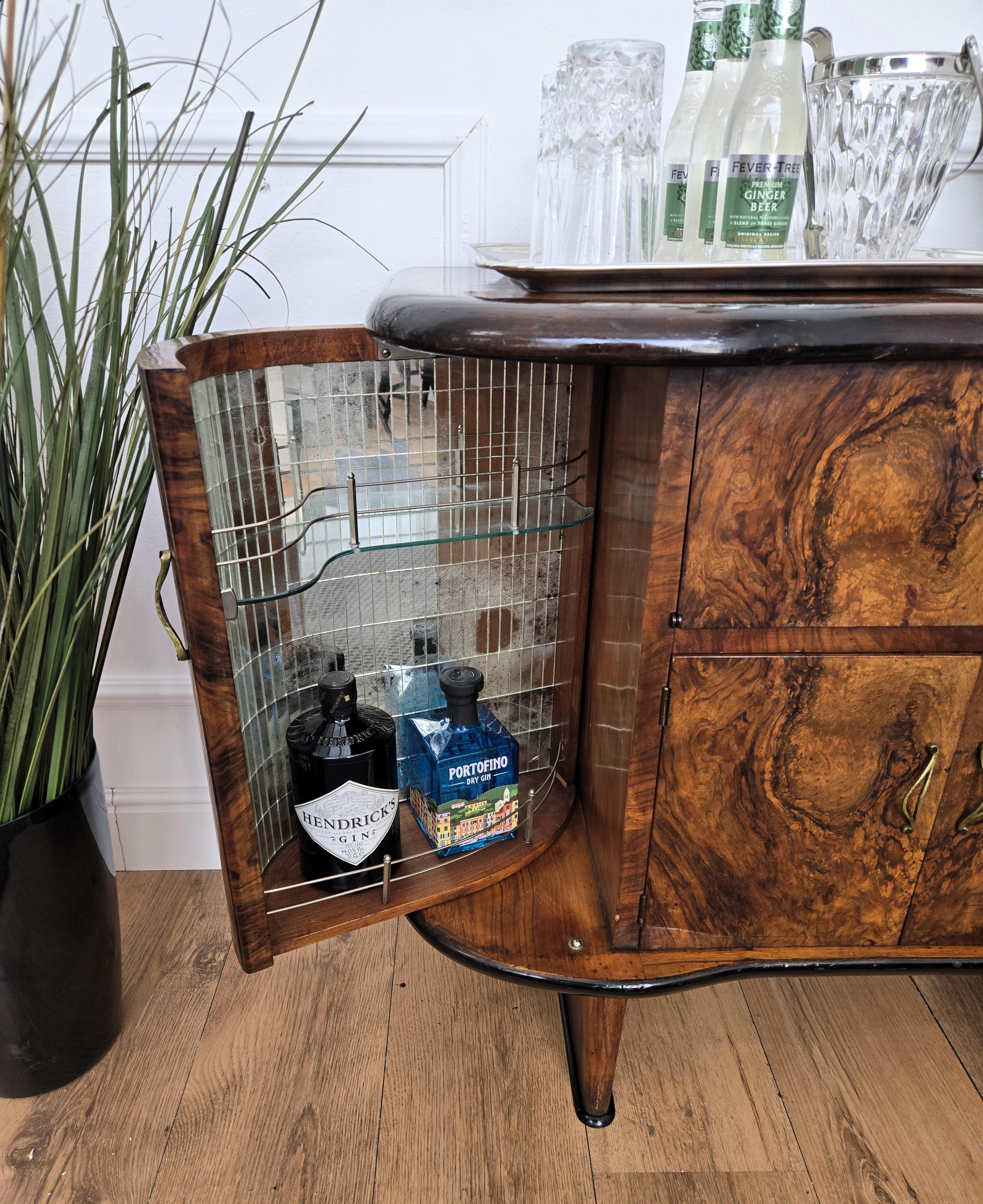 Barschrank aus italienischem Nussbaumholz und Spiegelmosaik, Art déco, Mitte des Jahrhunderts, 1950er Jahre (Mosaik)