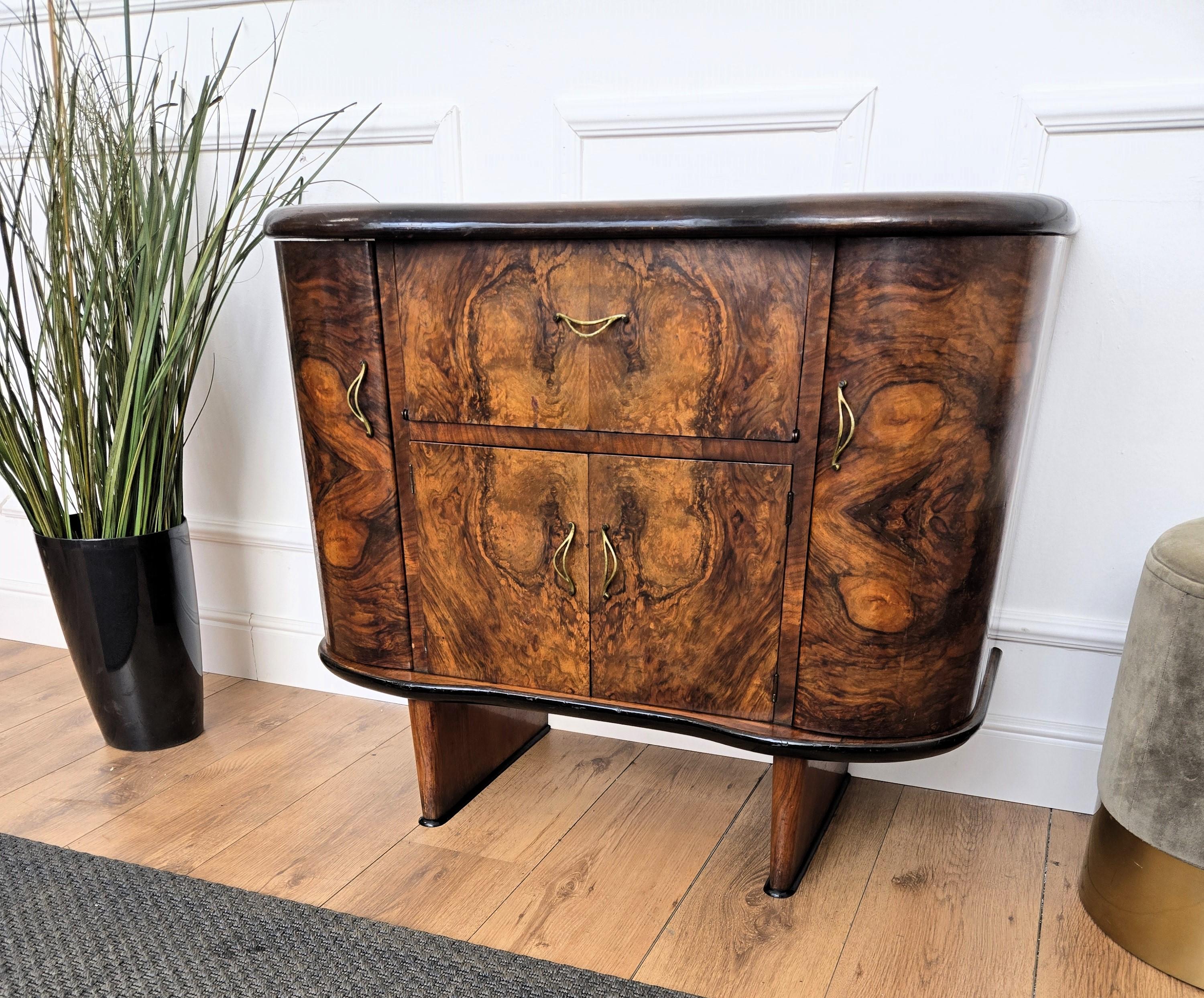 Barschrank aus italienischem Nussbaumholz und Spiegelmosaik, Art déco, Mitte des Jahrhunderts, 1950er Jahre 1