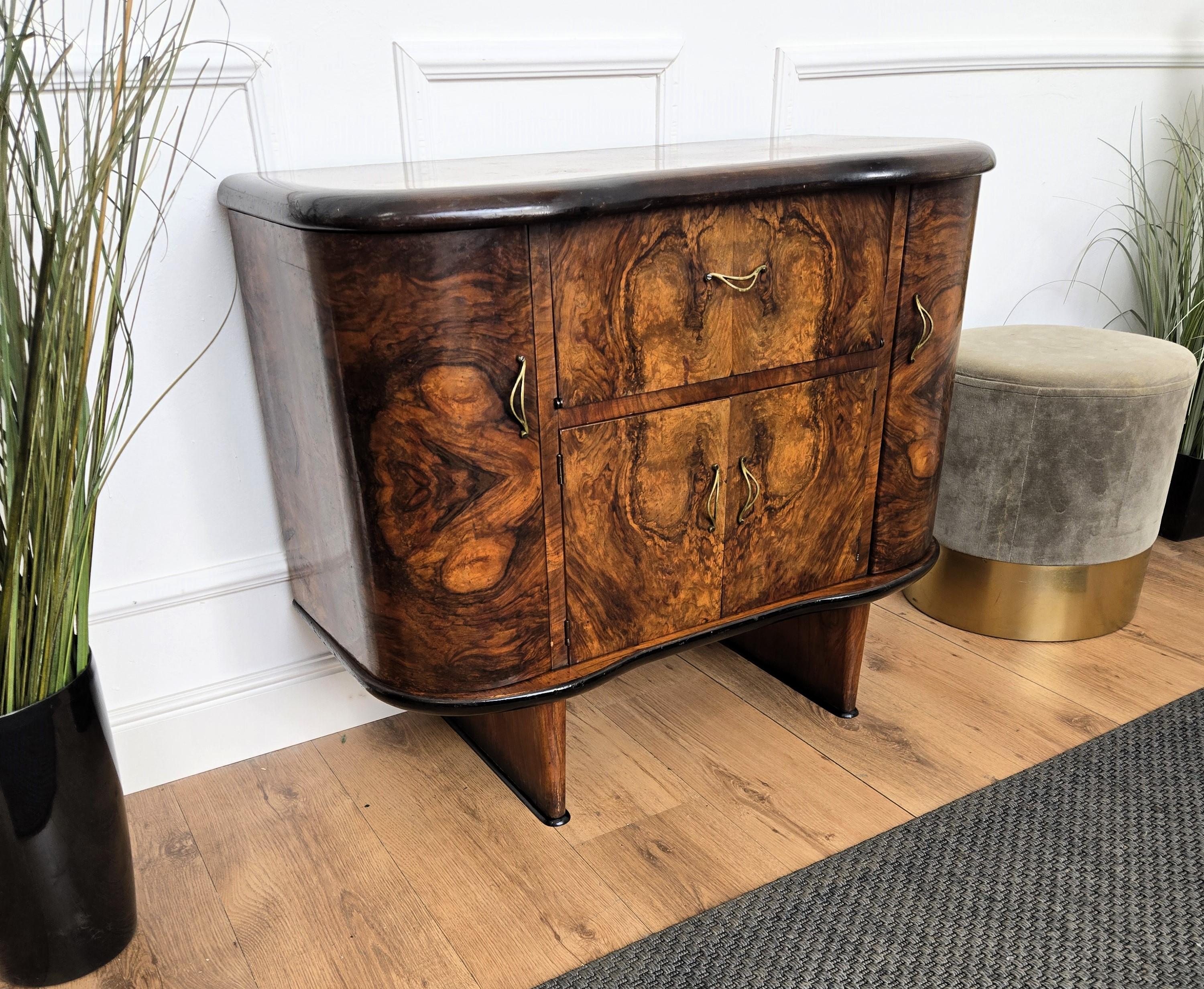 Barschrank aus italienischem Nussbaumholz und Spiegelmosaik, Art déco, Mitte des Jahrhunderts, 1950er Jahre 2