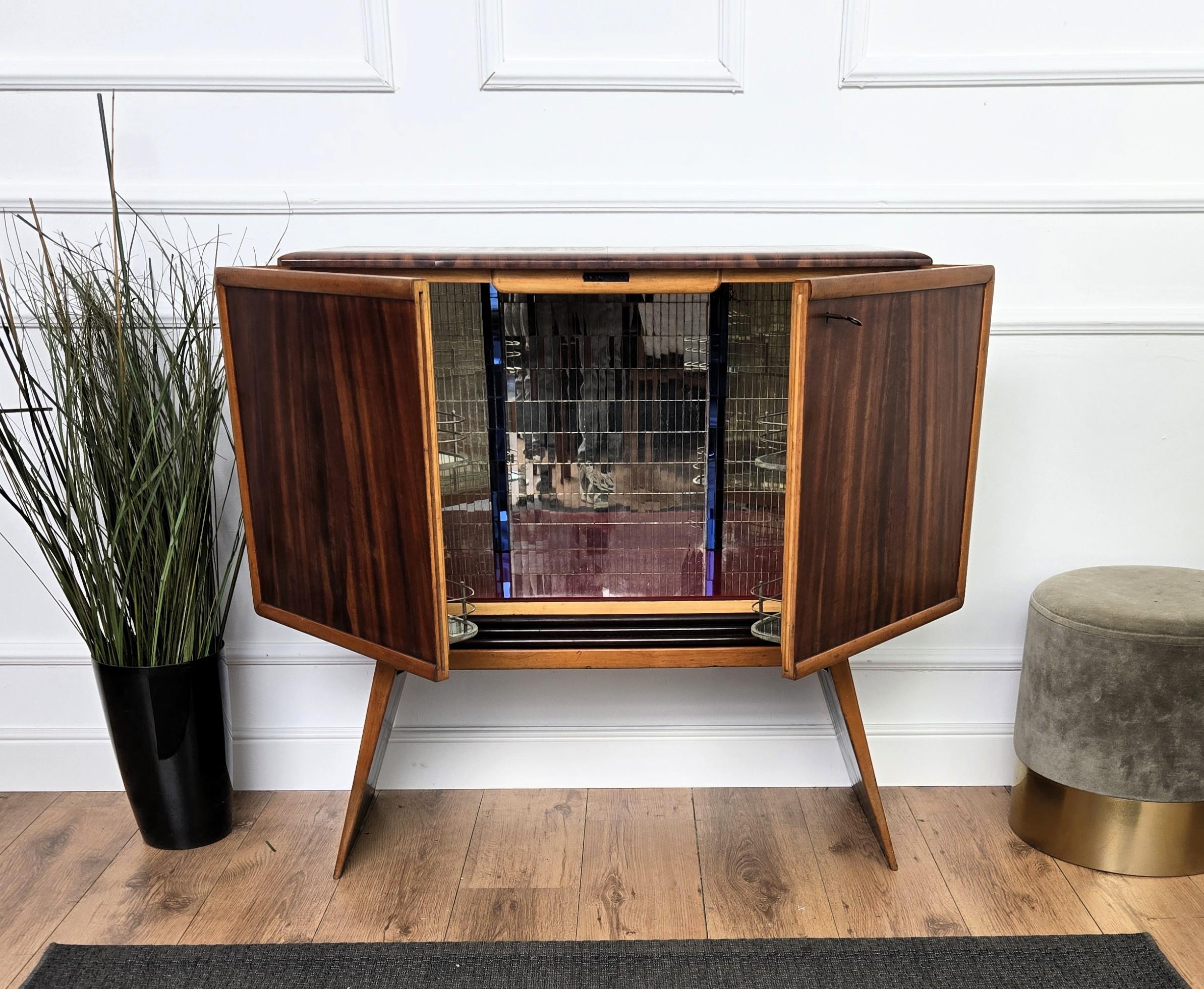 1950 Art Deco Midcentury Italian Walnut Mirror Mosaic Sideboard Bar Cabinet in vendita 3