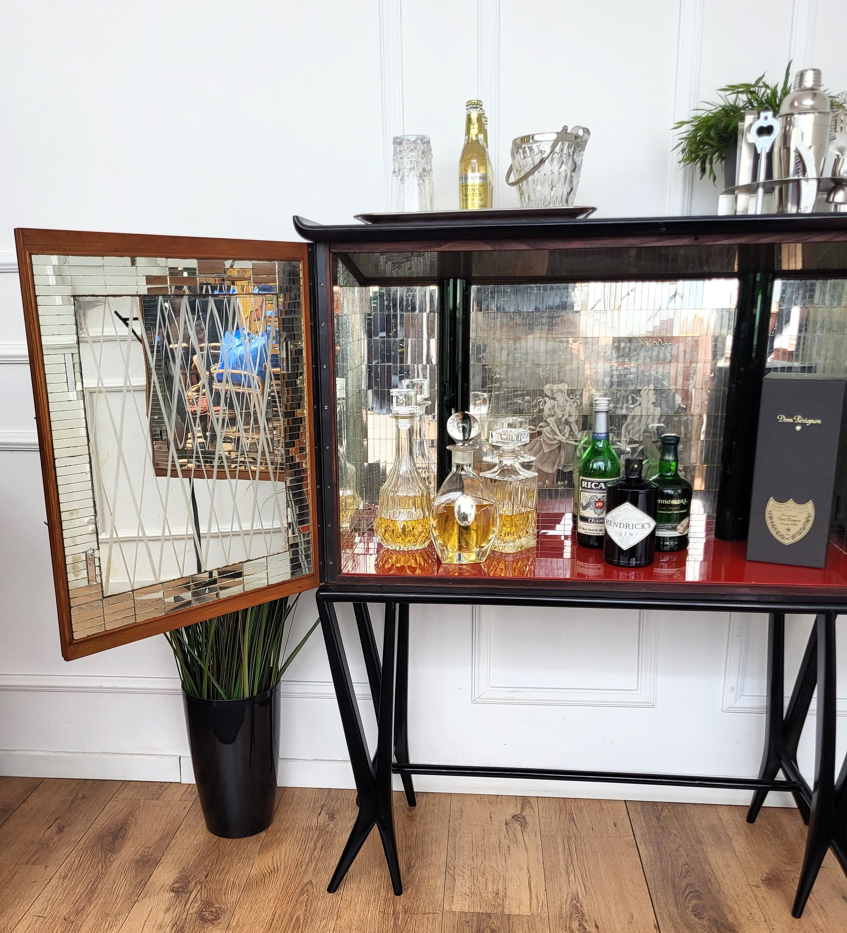 1950 Art Deco Midcentury Italian Walnut Mirror Mosaic Sideboard Bar Cabinet In condizioni buone a Carimate, Como