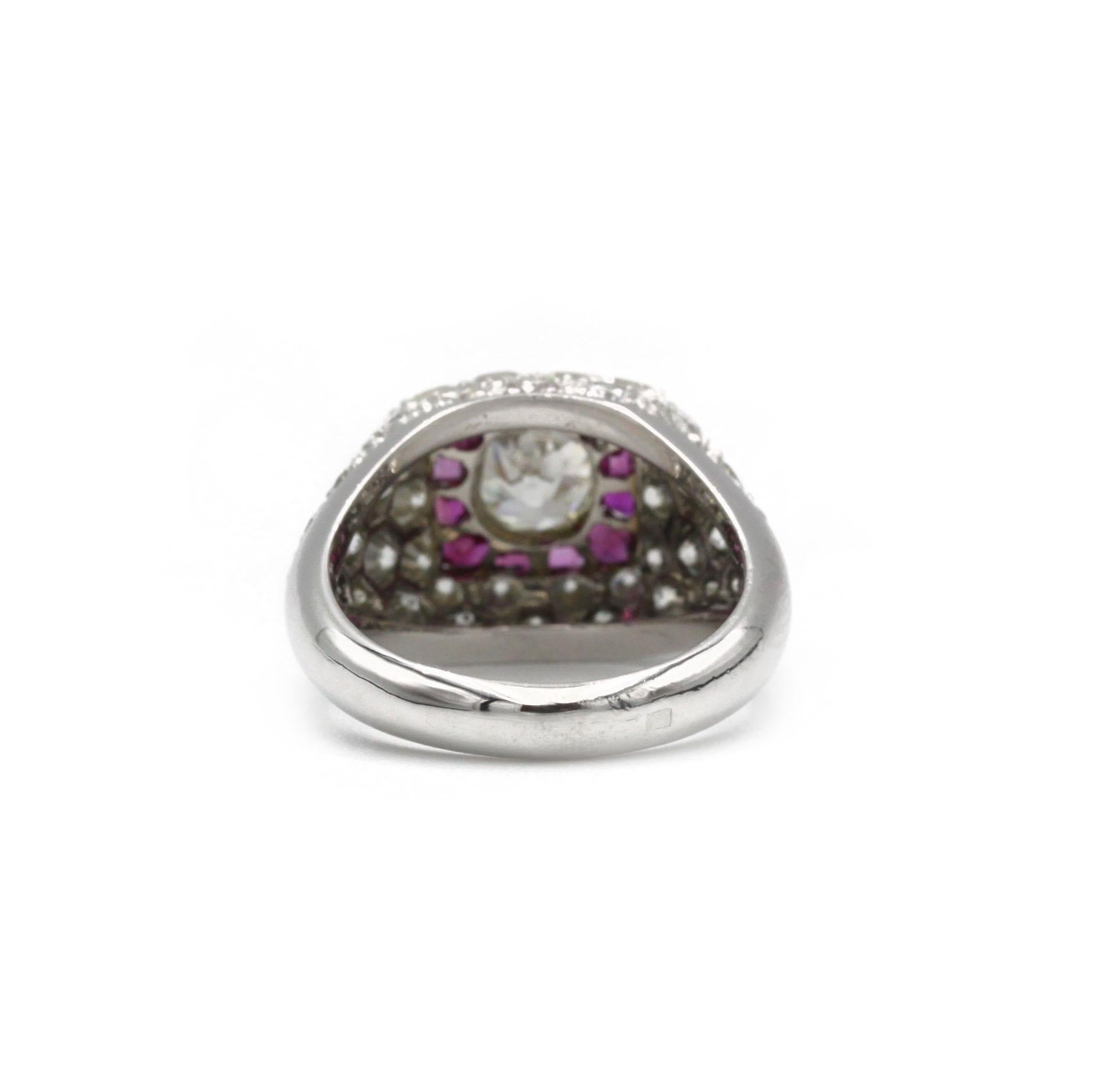 Bague Art déco des années 1950 en platine avec diamant et rubis - taille ancienne ~0,60 ct en vente 1