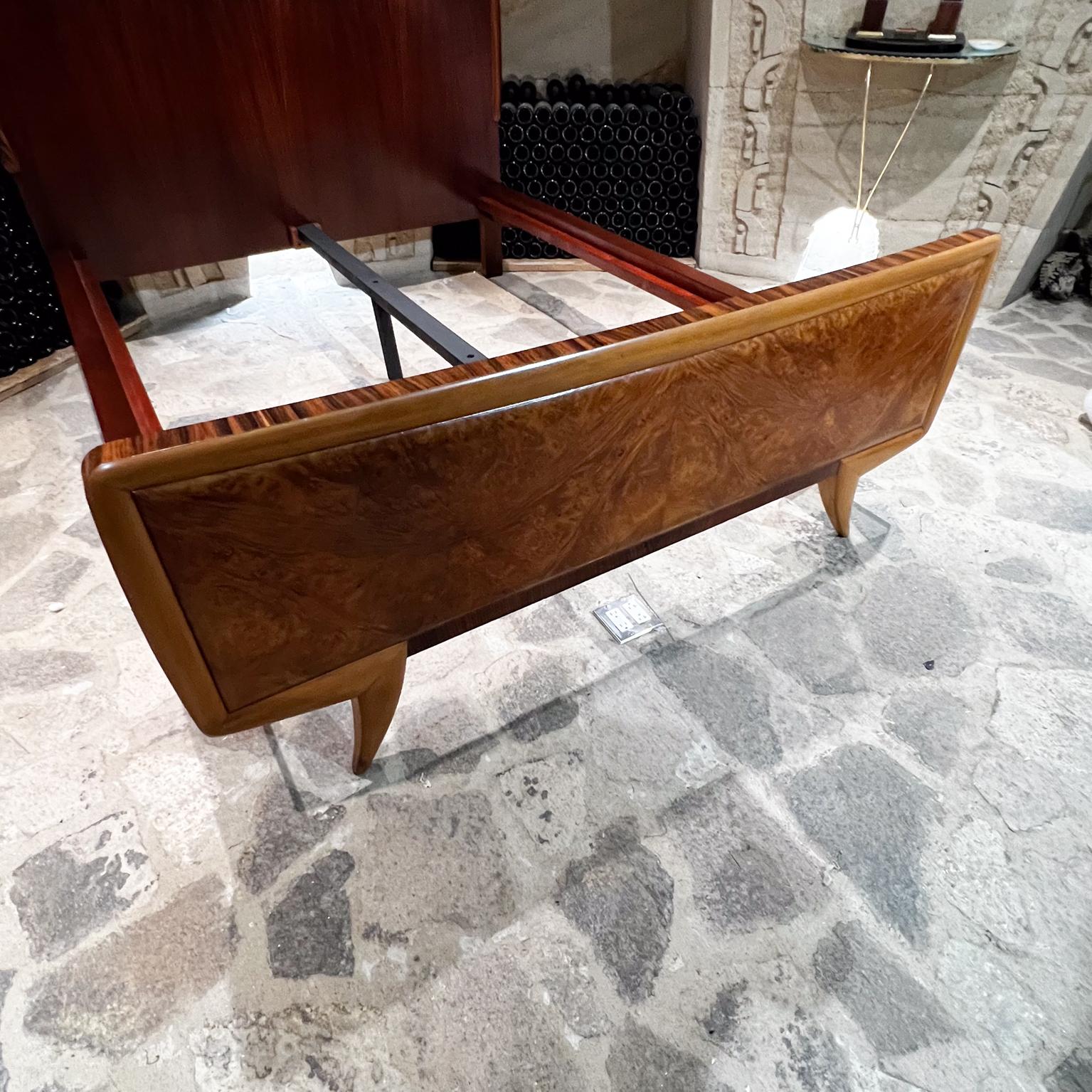 Milieu du XXe siècle 1950s Italian Queen Bed Two-Tone Exotic Wood Style Osvaldo Borsani Italy en vente