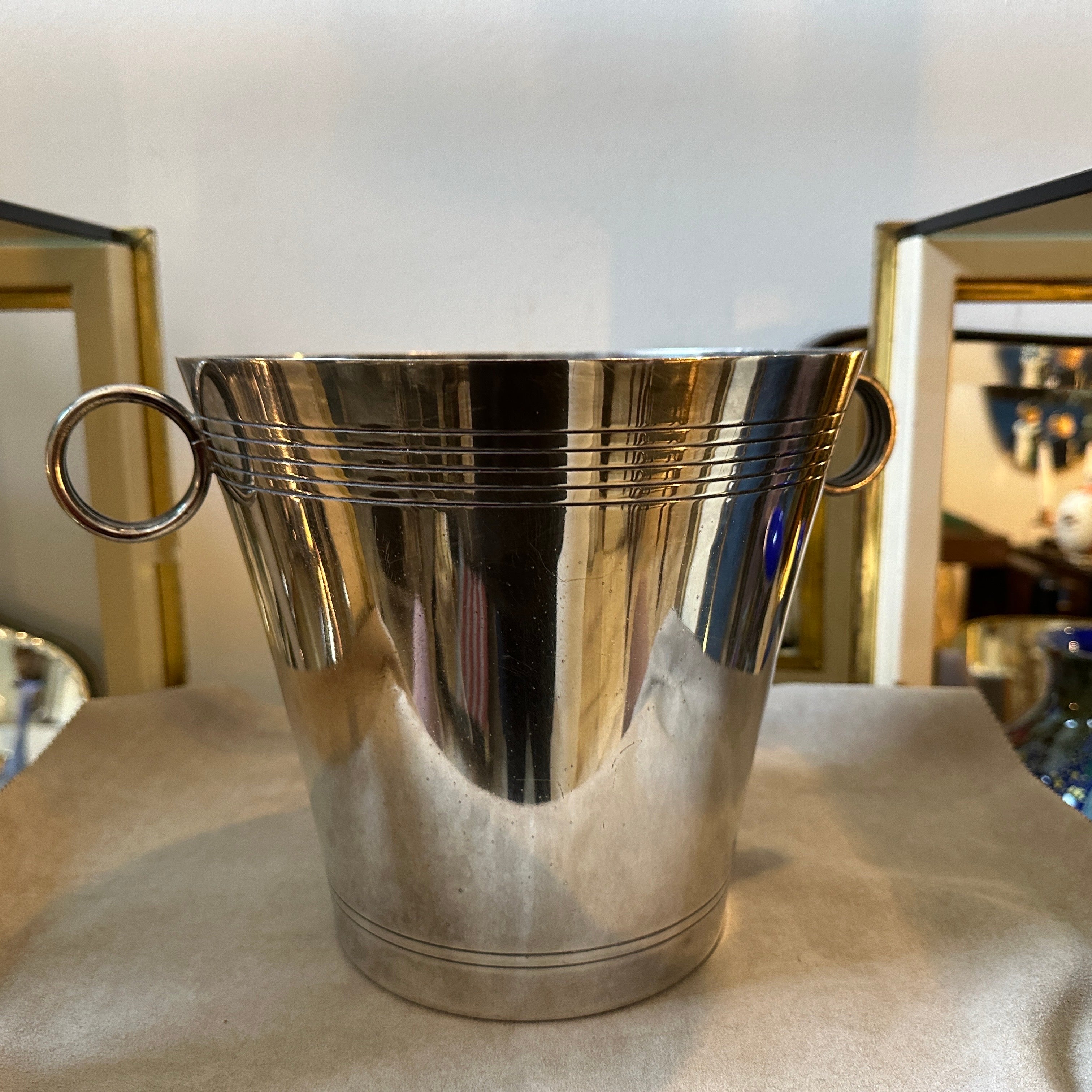 A silver plated champagne bucket designed and manufactured in France in the Fifties, it's in good conditions overall, silver plate is in original patina. It embodies the elegance and glamour of the Art Deco era while also serving as a functional and