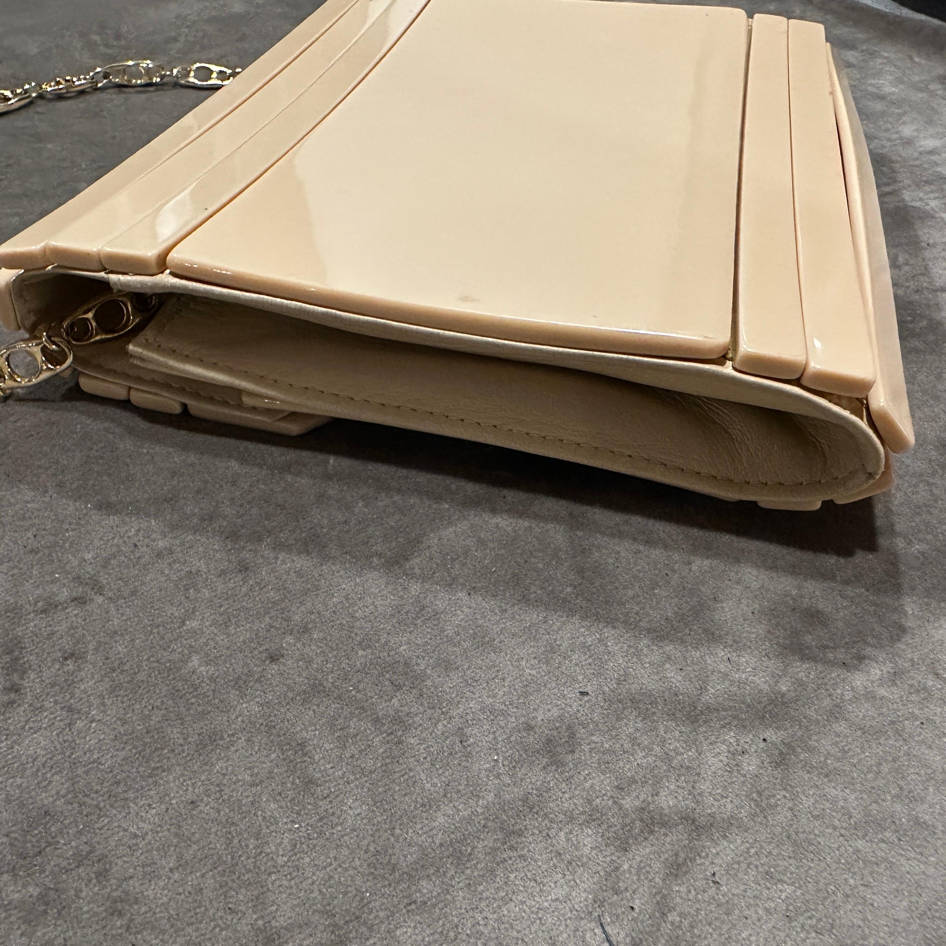 Sac de soirée en bakélite et cuir de couleur crème, style Art déco des années 1950 en vente 3