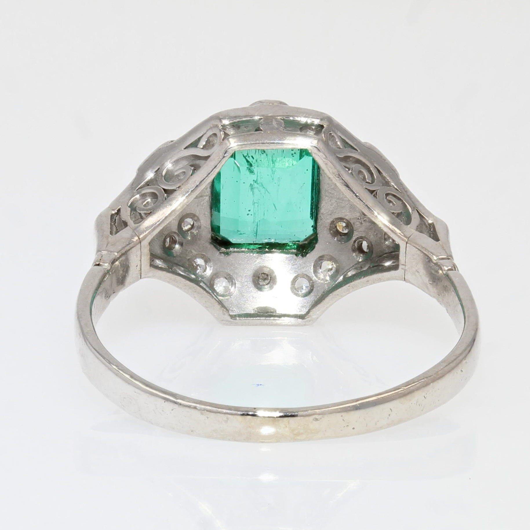 1950er Jahre Art Deco Stil Smaragd-Diamanten-Ring aus 18 Karat Weigold im Angebot 8