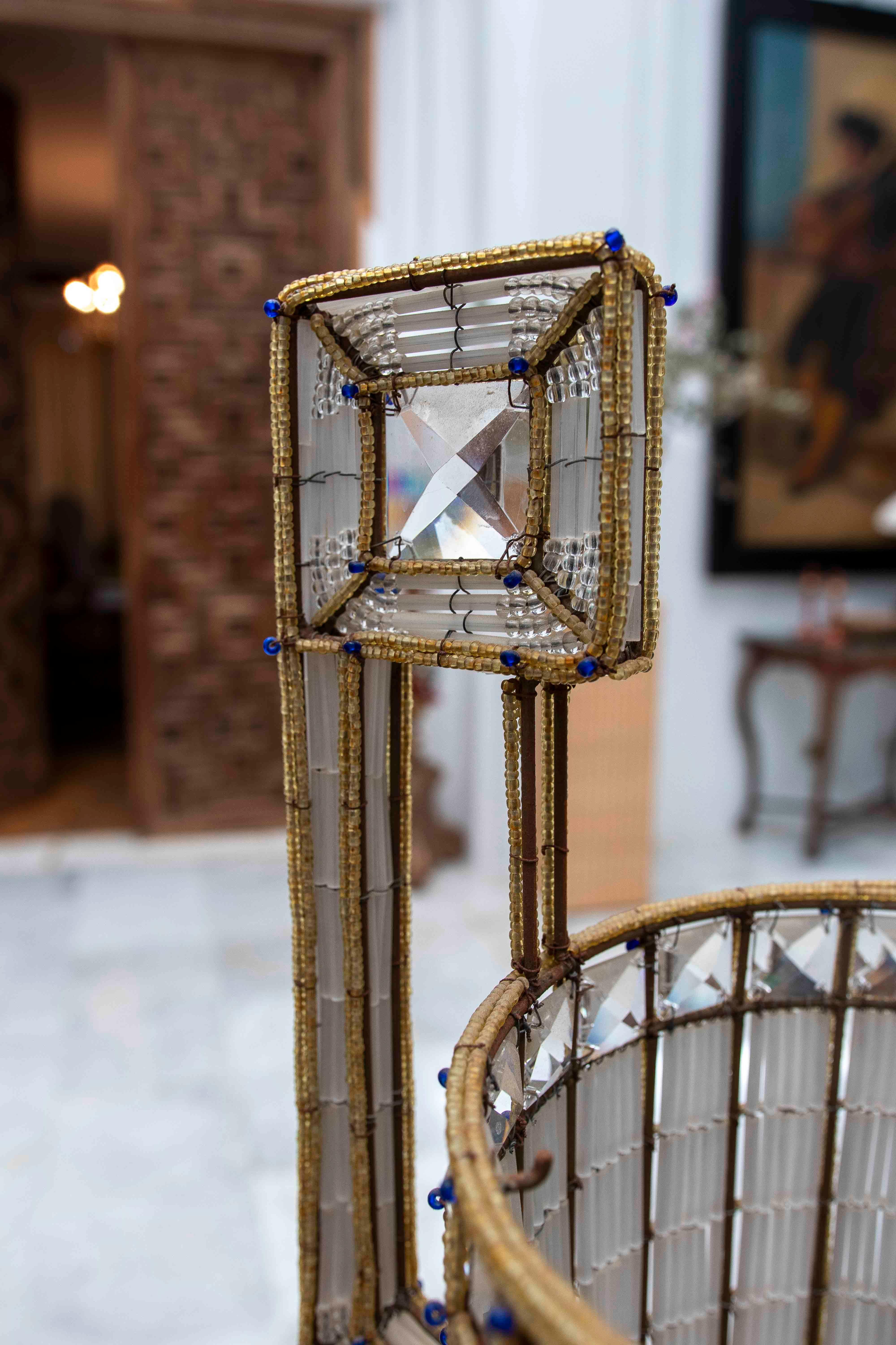 Paire de lampes en forme d'urne en verre taillé et structure métallique de style Metal Art Deco des années 1950. en vente 5