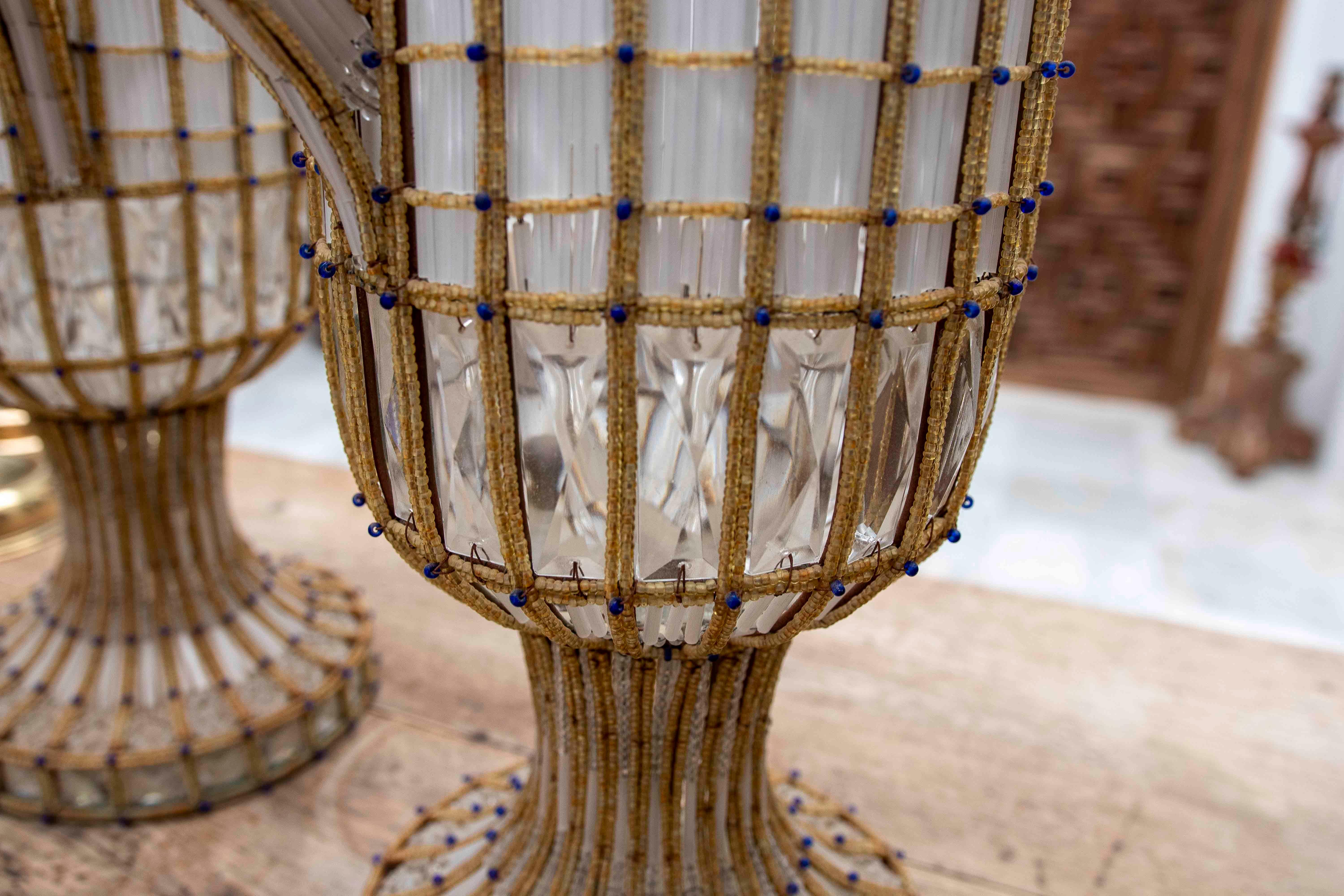 Paire de lampes en forme d'urne en verre taillé et structure métallique de style Metal Art Deco des années 1950. en vente 11